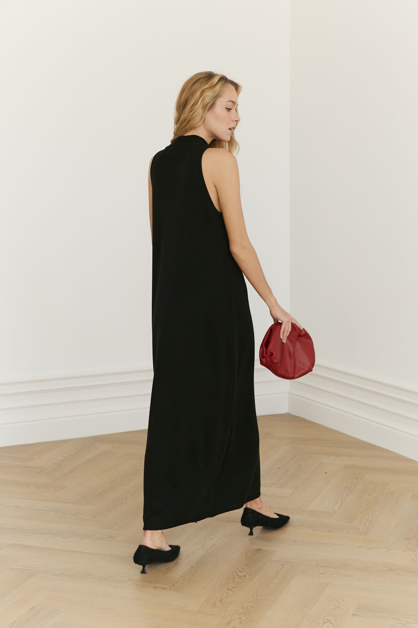 Платье Одри макси черный ворот стойка M-L