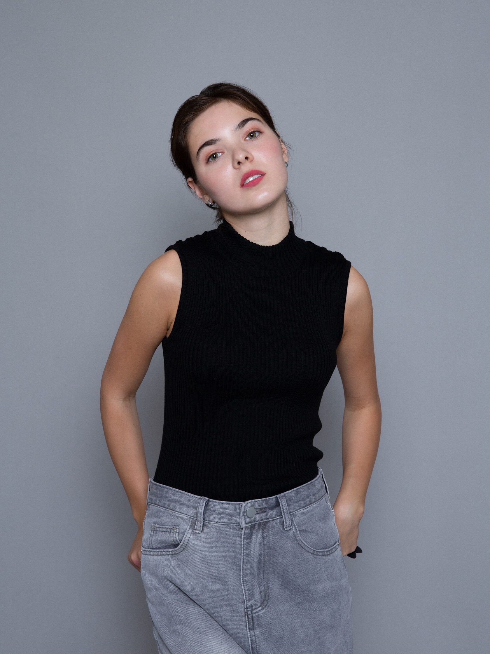 Топ с горлом в рубчик черный S