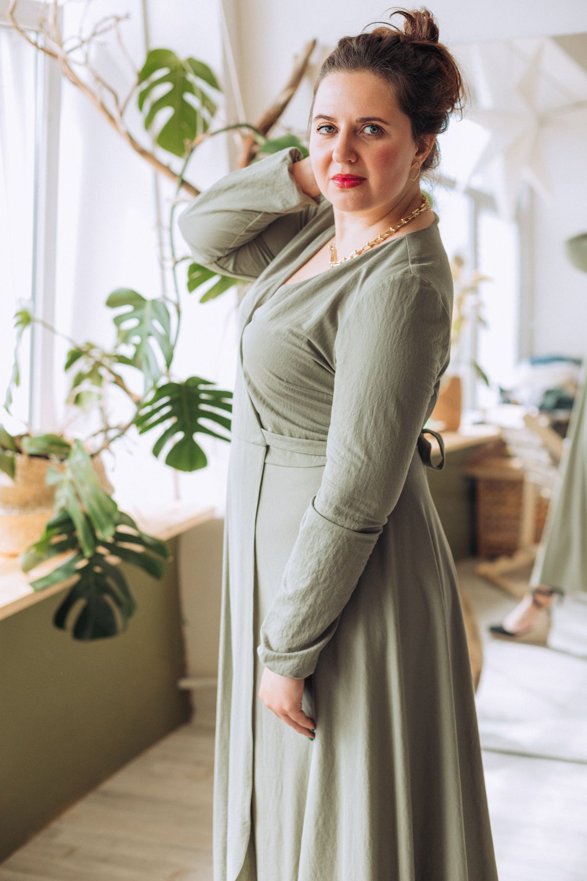 Платье женское на запах олива M