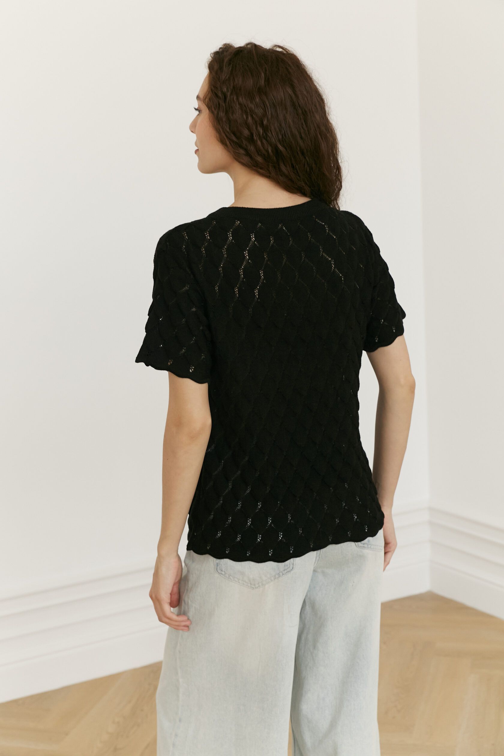 Футболка трикотажная ажур Листочки черный XS-S