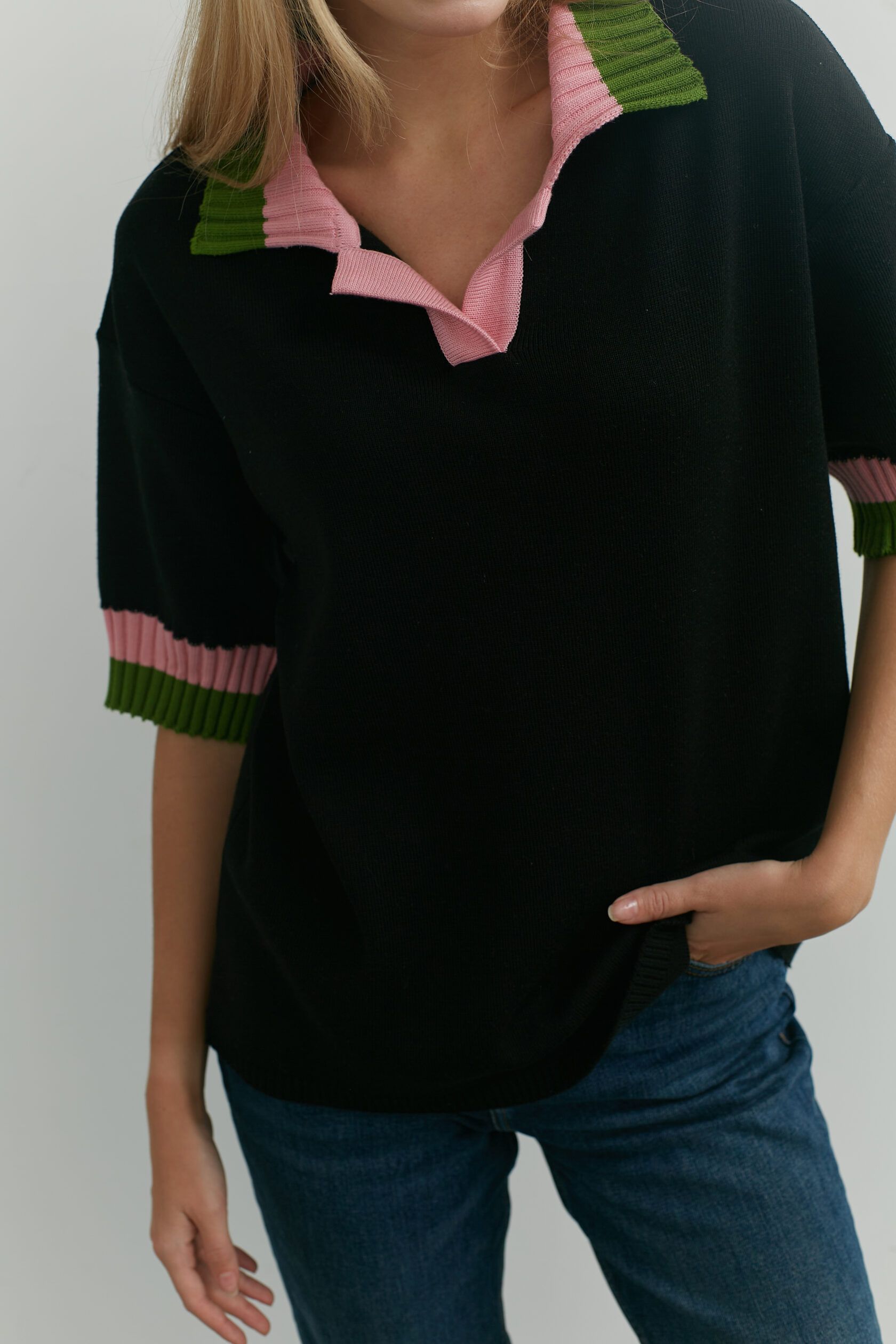 Поло трикотажное черный с полосой травяной M-L