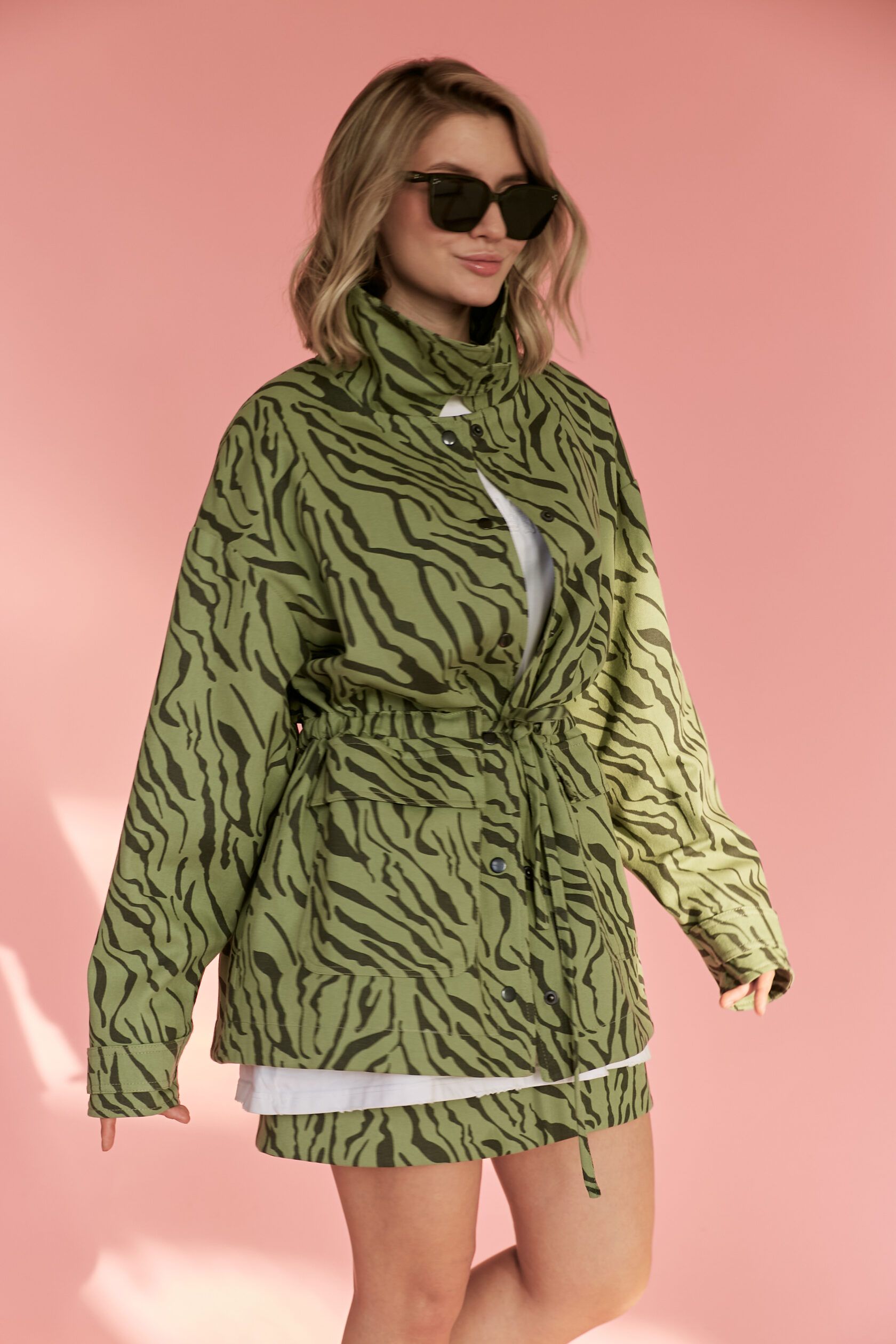Парка английская олива с принтом зебра M-L