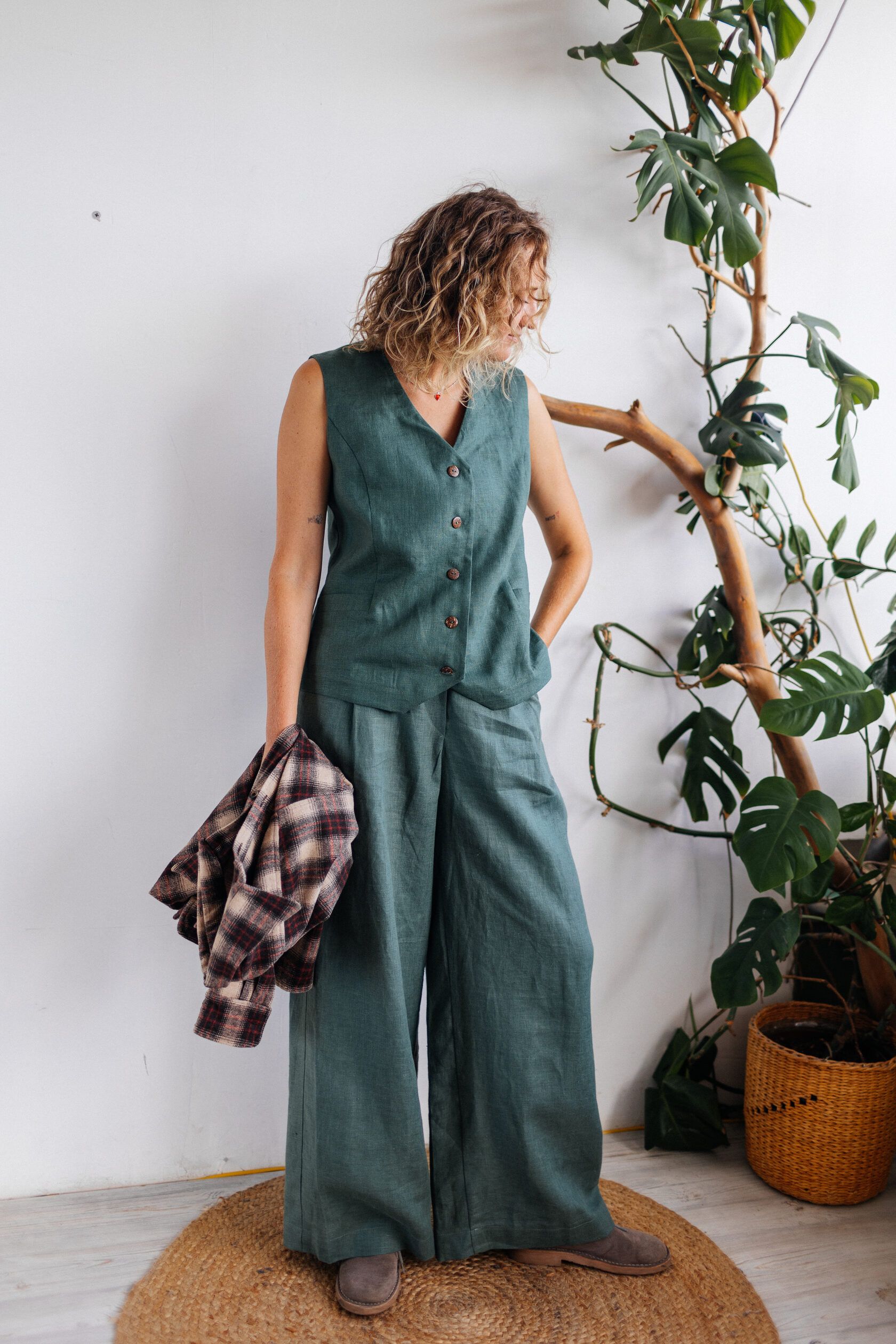 Жилет льняной зеленый M-L