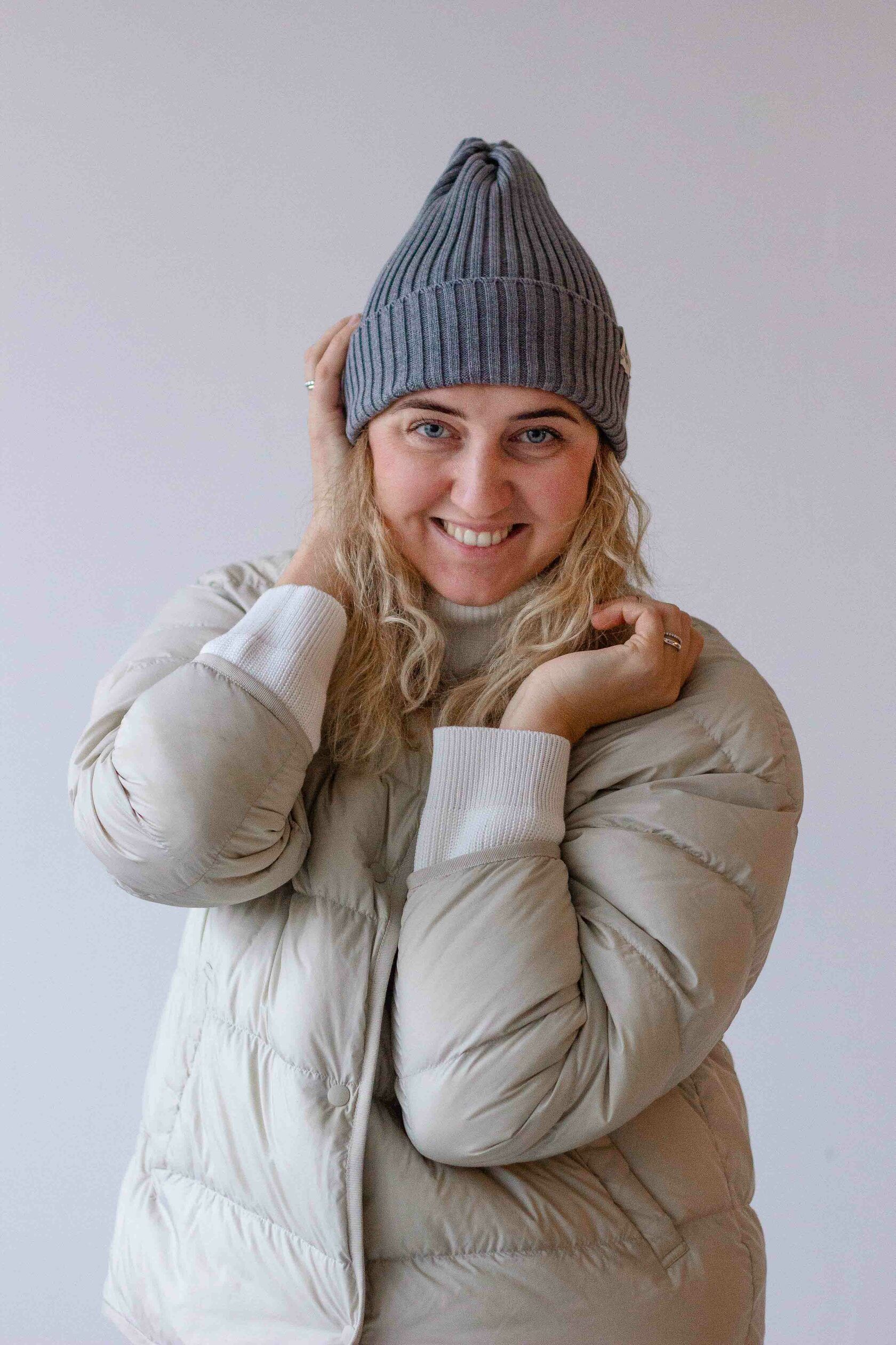 Шапка взрослая светло-серый S-L