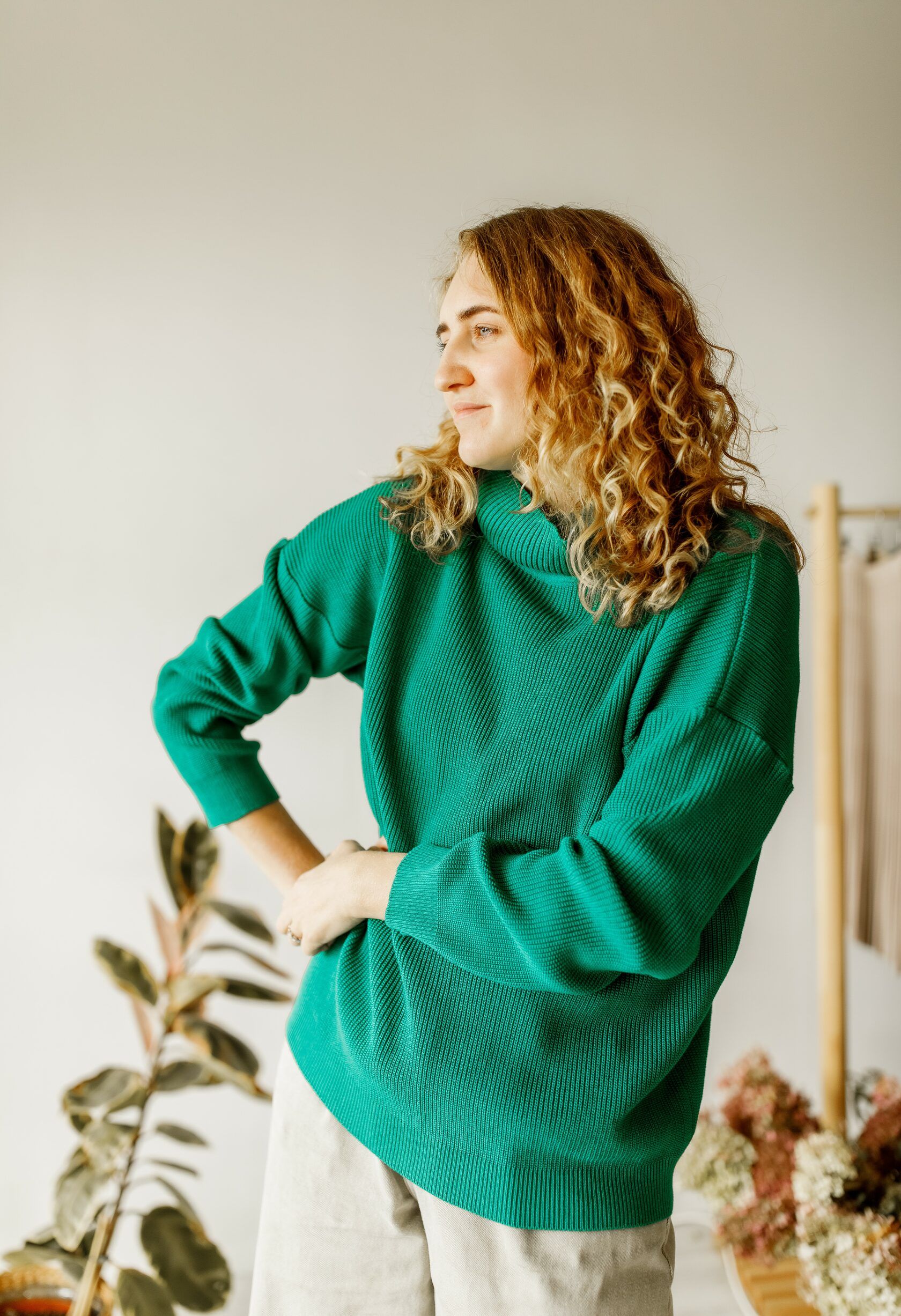 Свитер с горлом зеленый S