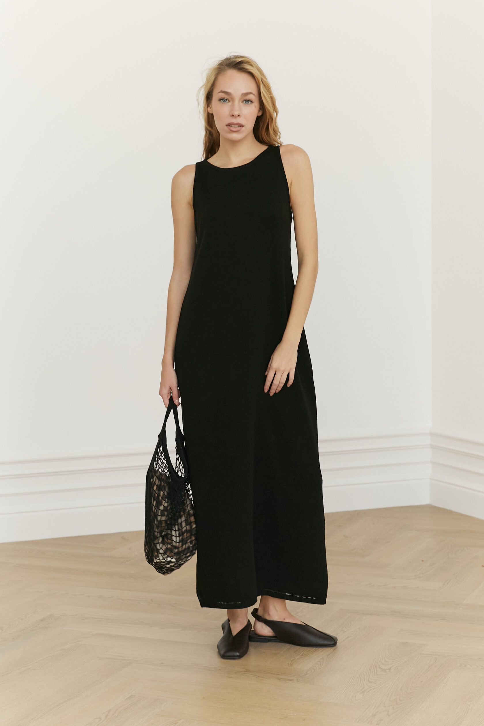 Платье Одри макси черный круглый ворот M-L