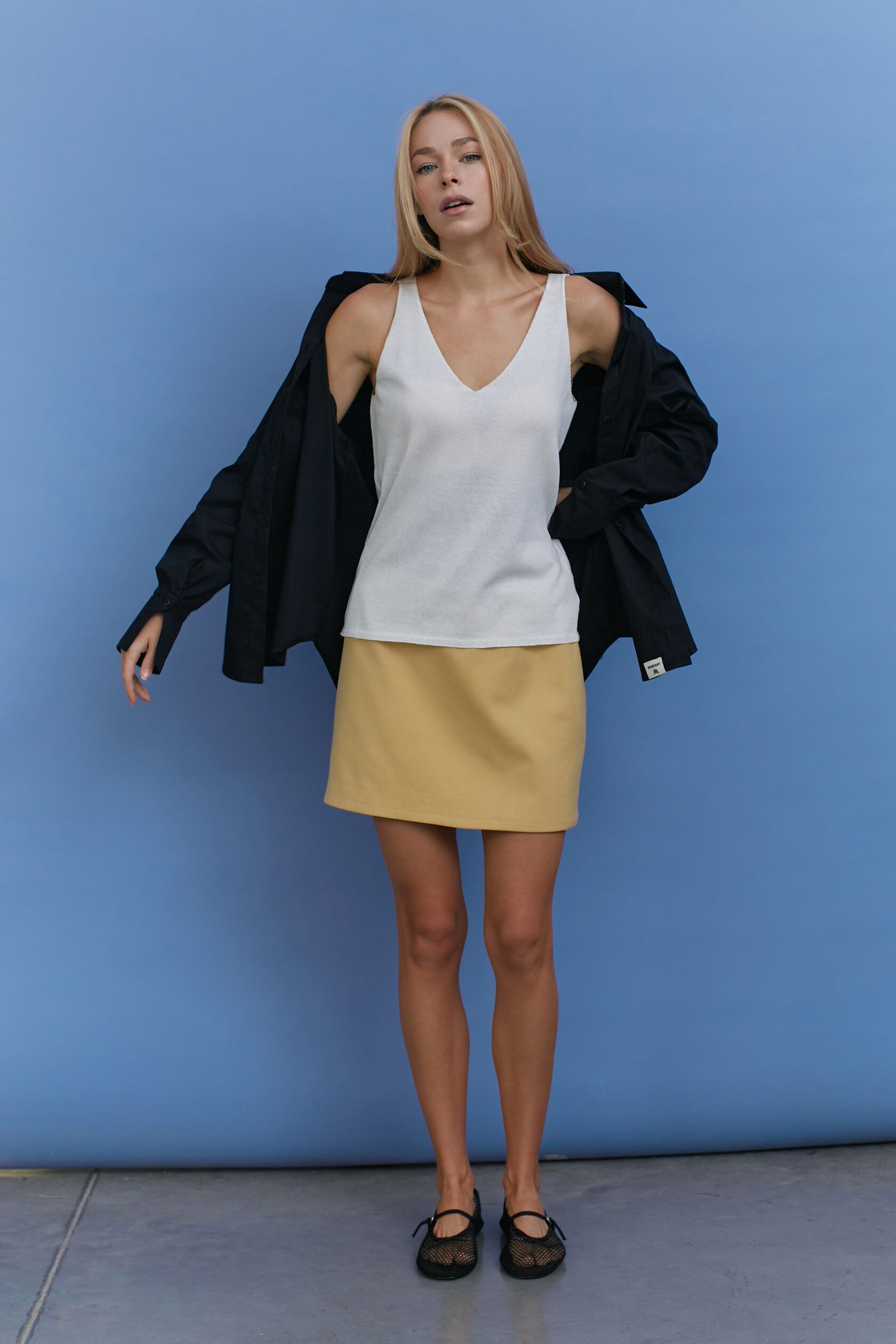 Майка трикотажная V-вырез молочный XL