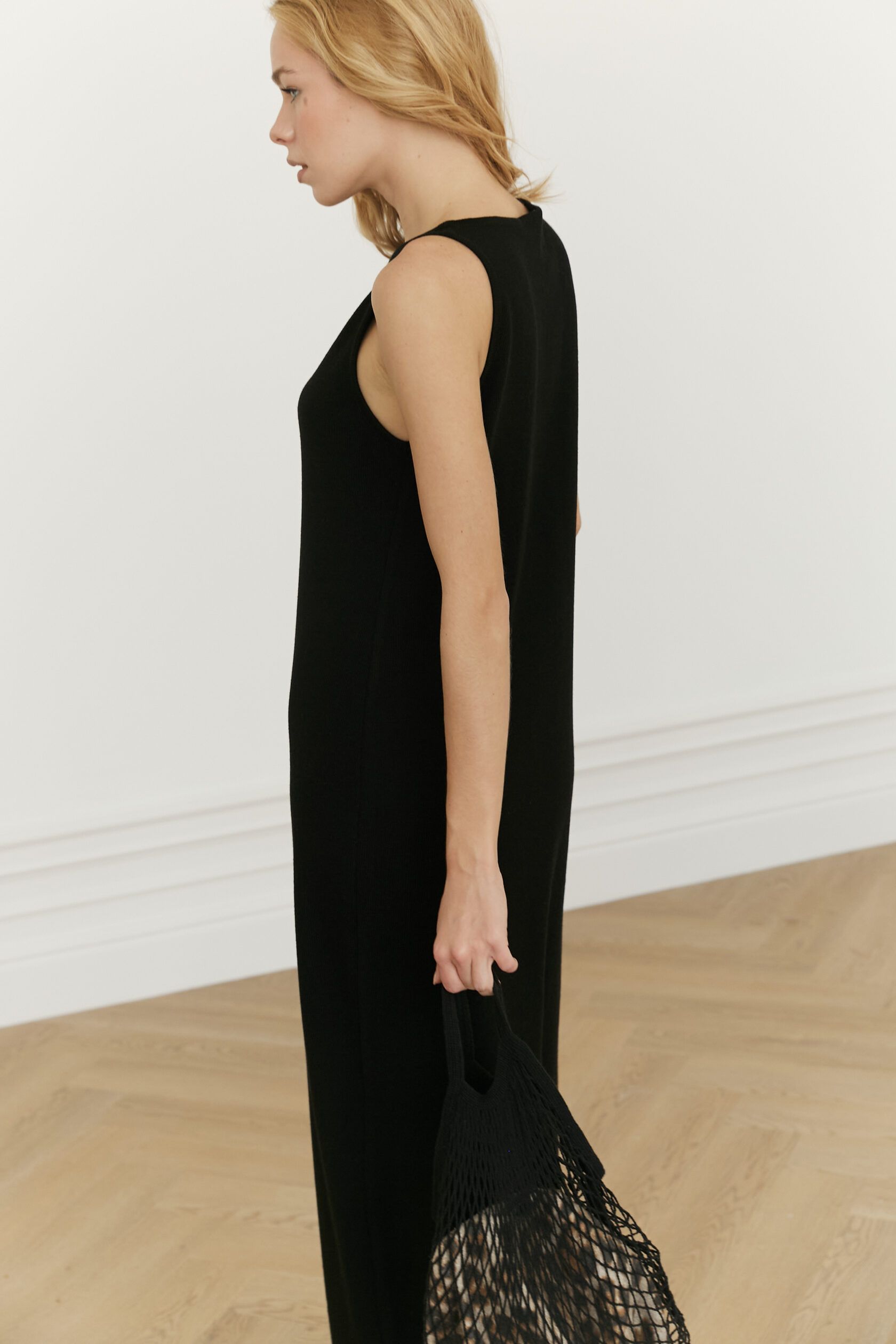 Платье Одри макси черный круглый ворот M-L