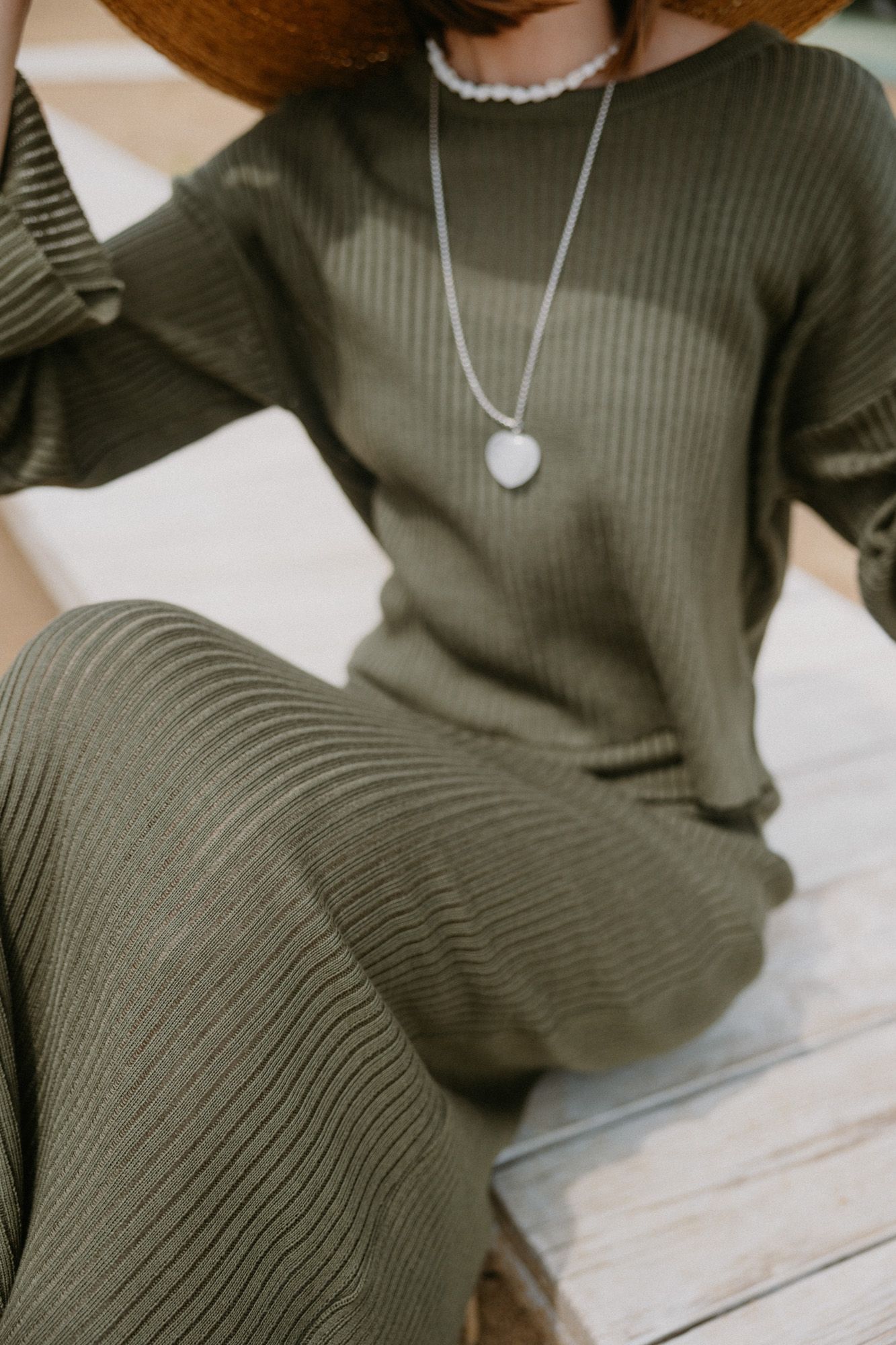 Юбка трикотажная в рубчик миди хаки S-M