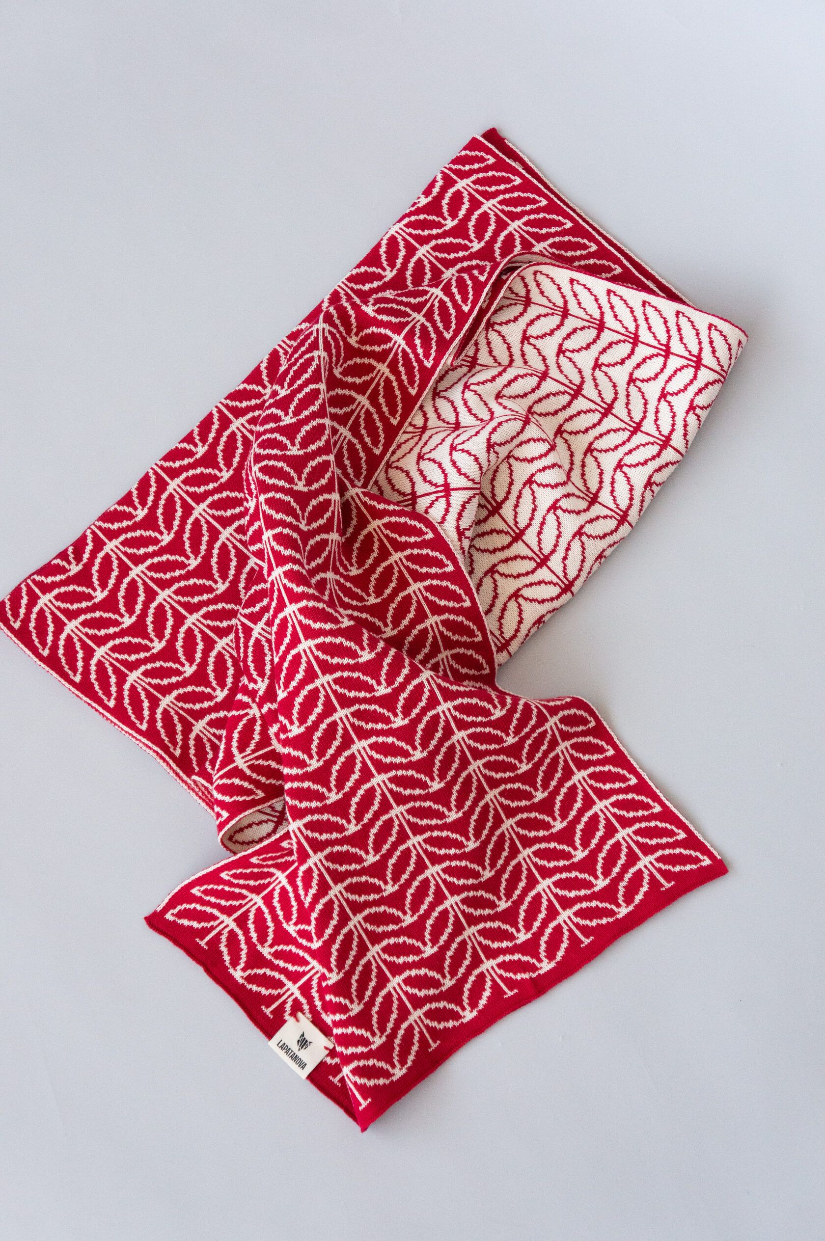 Шарф взрослый Листочки красно-молочный one size