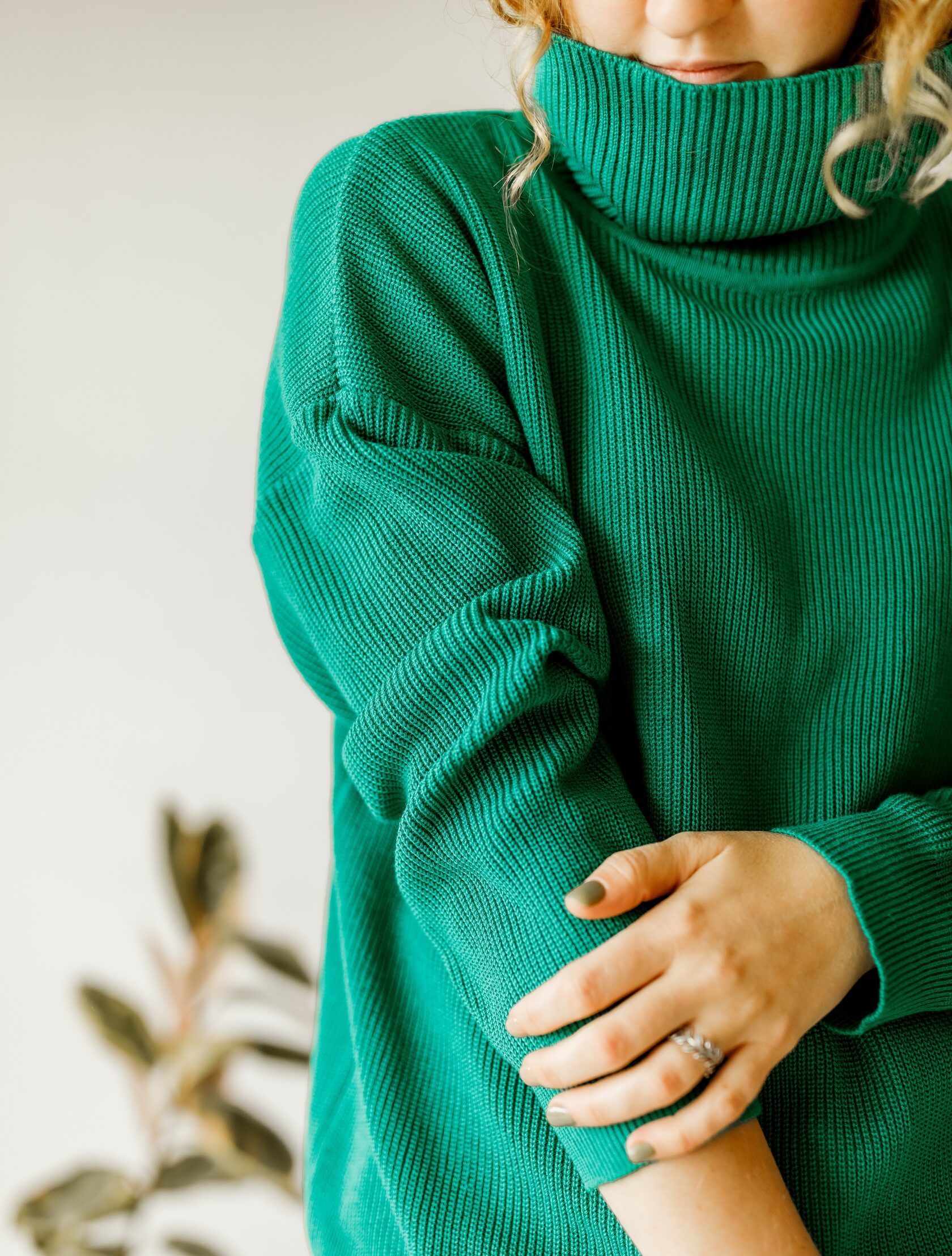Свитер с горлом зеленый L