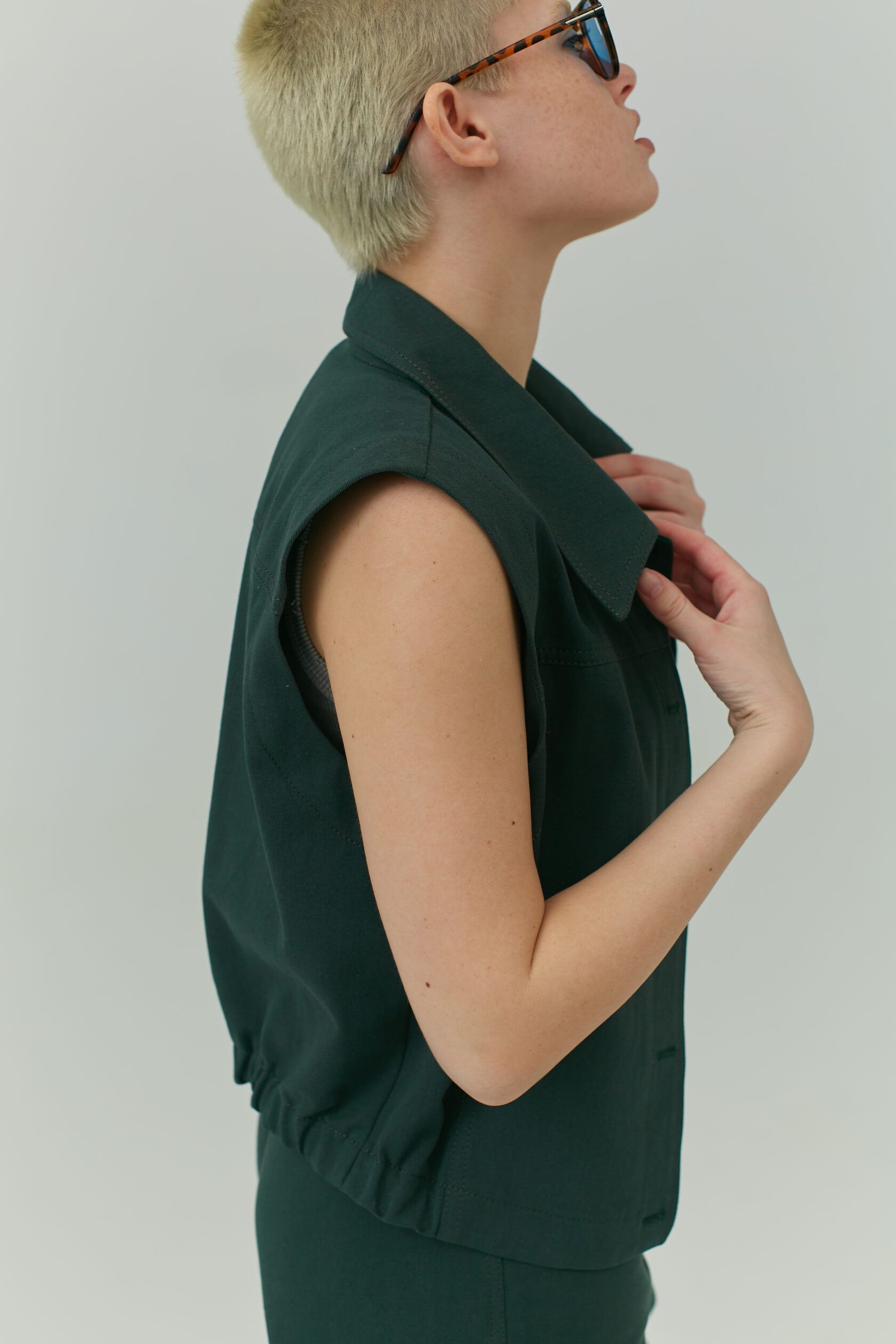 Жилет джинсовый изумруд S