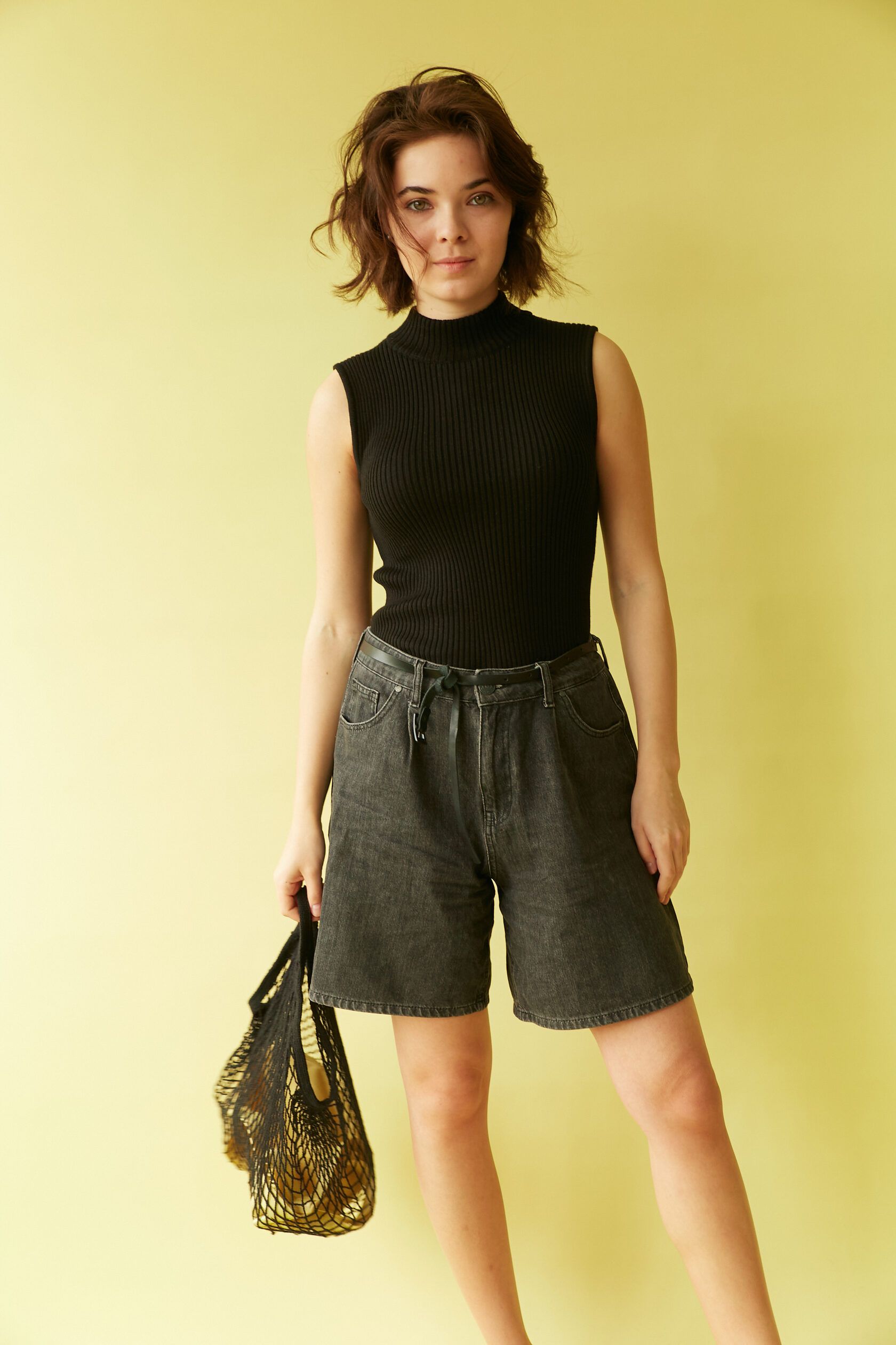 Топ с горлом в рубчик черный L