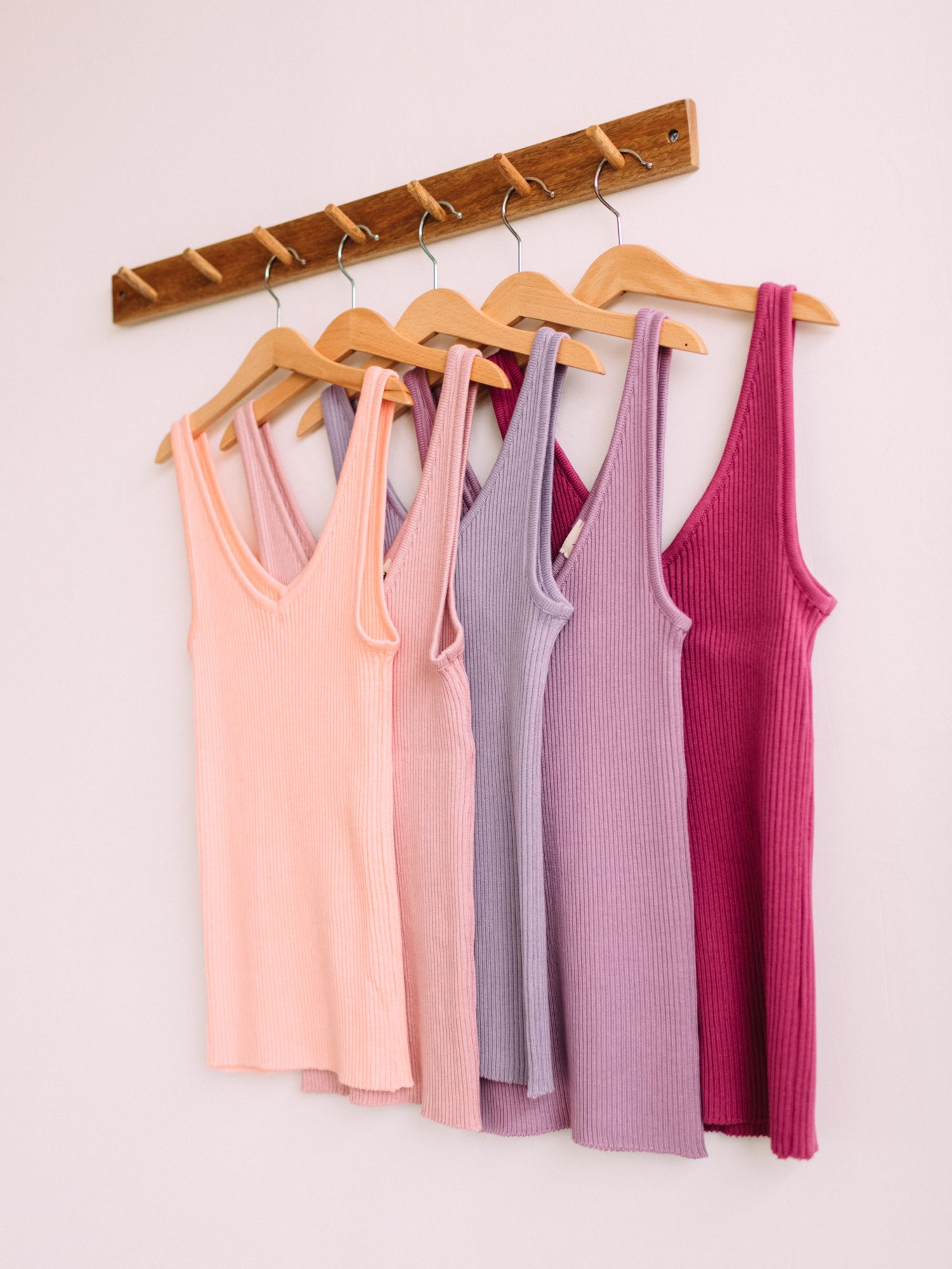 Топ в рубчик V-вырез яркая фуксия L