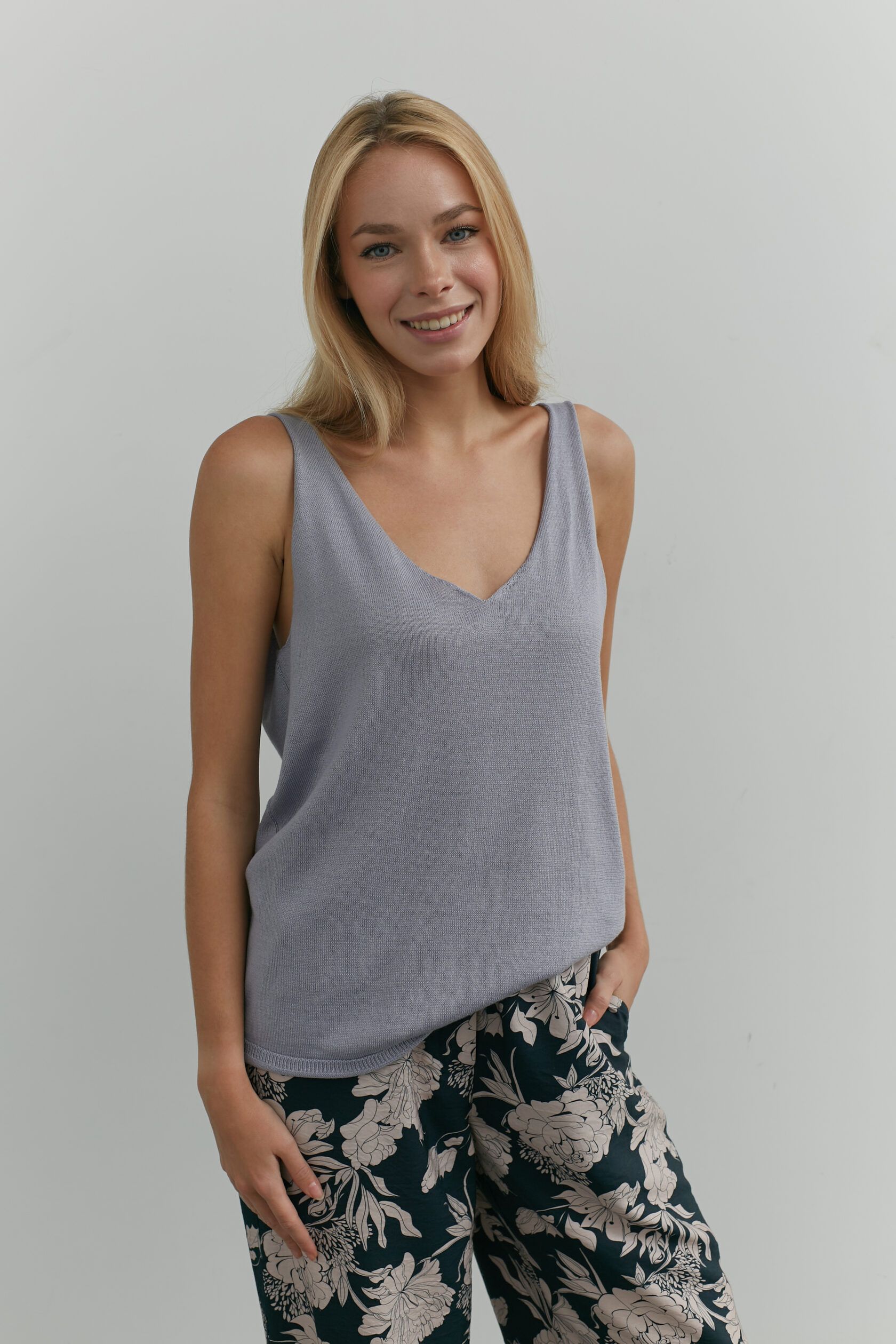 Майка трикотажная V-вырез серо-лавандовый XL