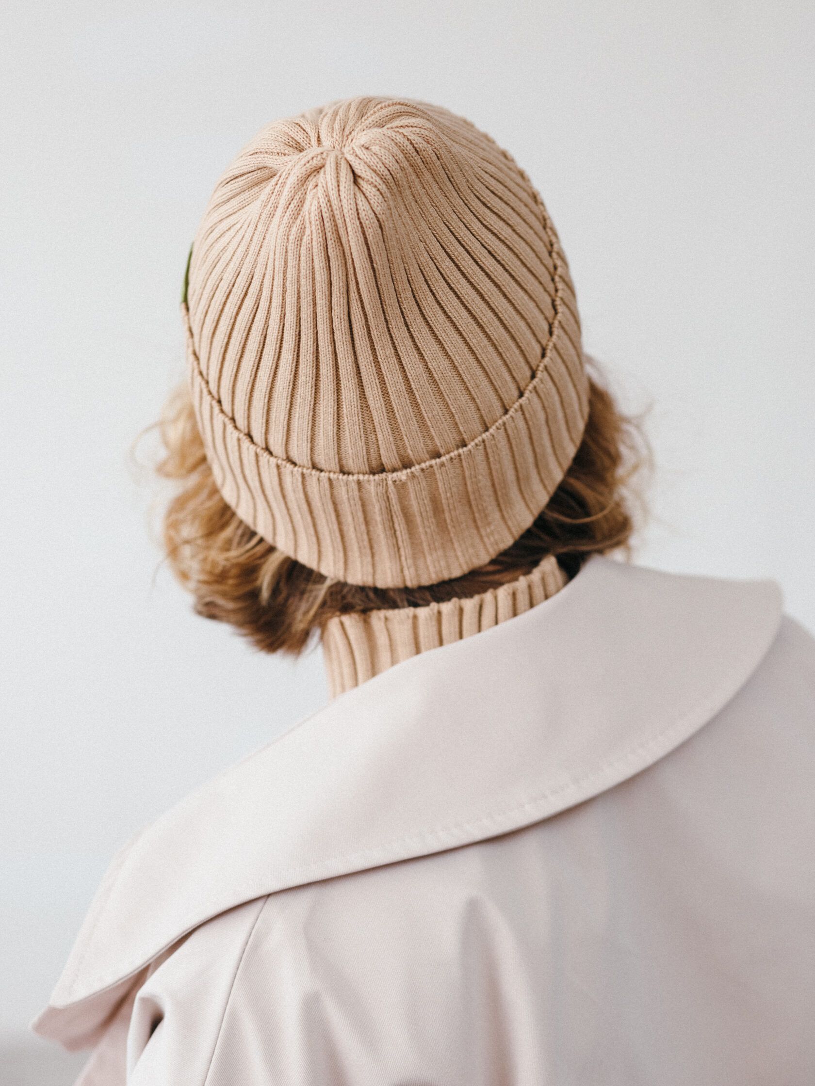 Шапка взрослая беж классик S-L