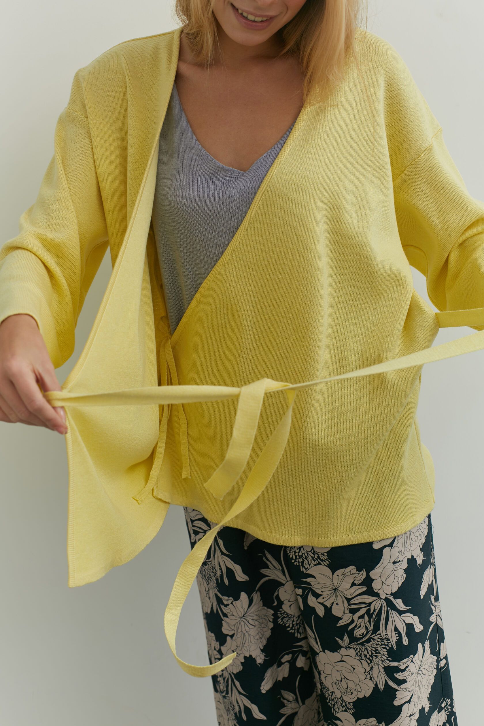 Кардиган трикотажный на завязках лимонный S-L