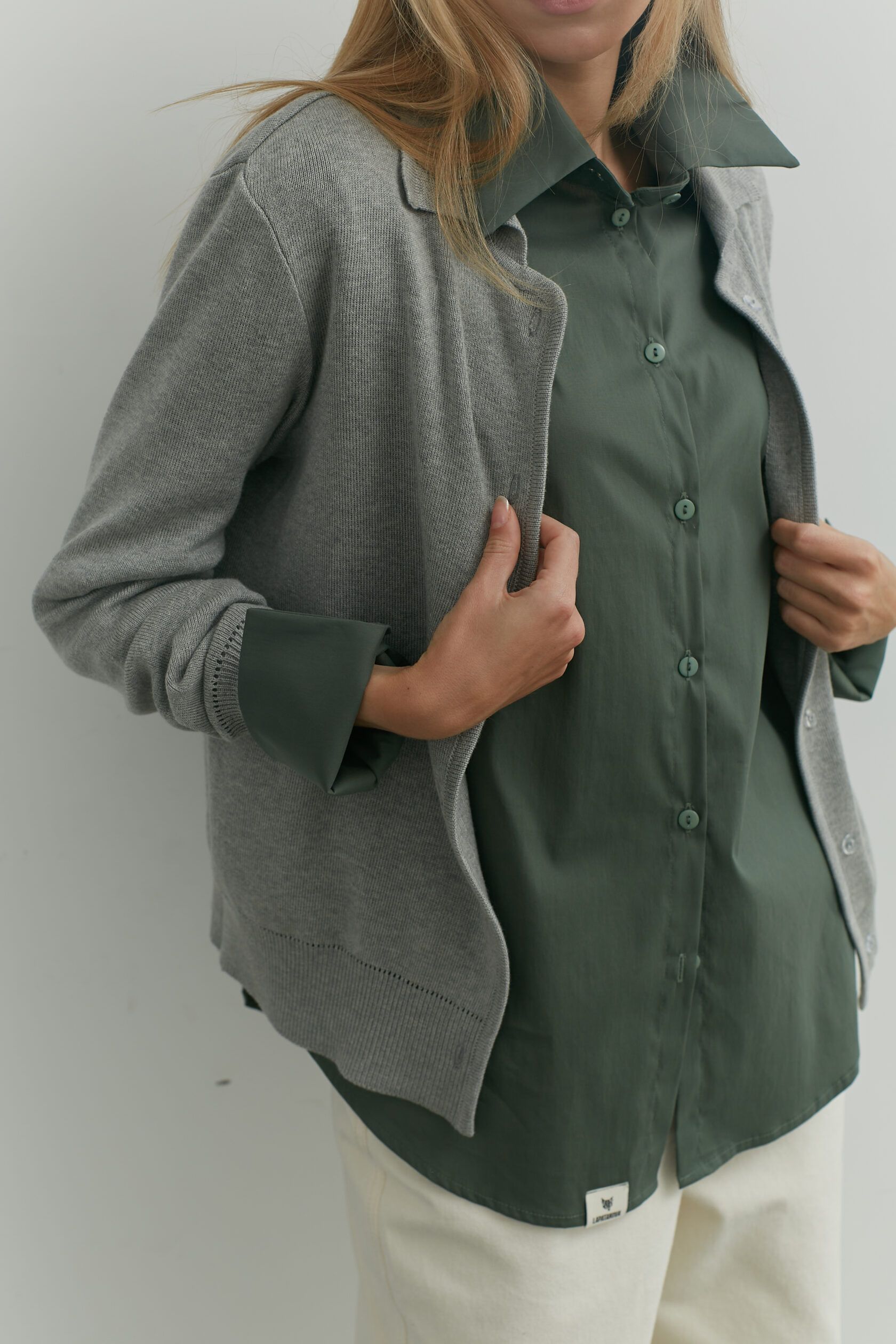 Кардиган с воротником на пуговицах светло-серый S-L