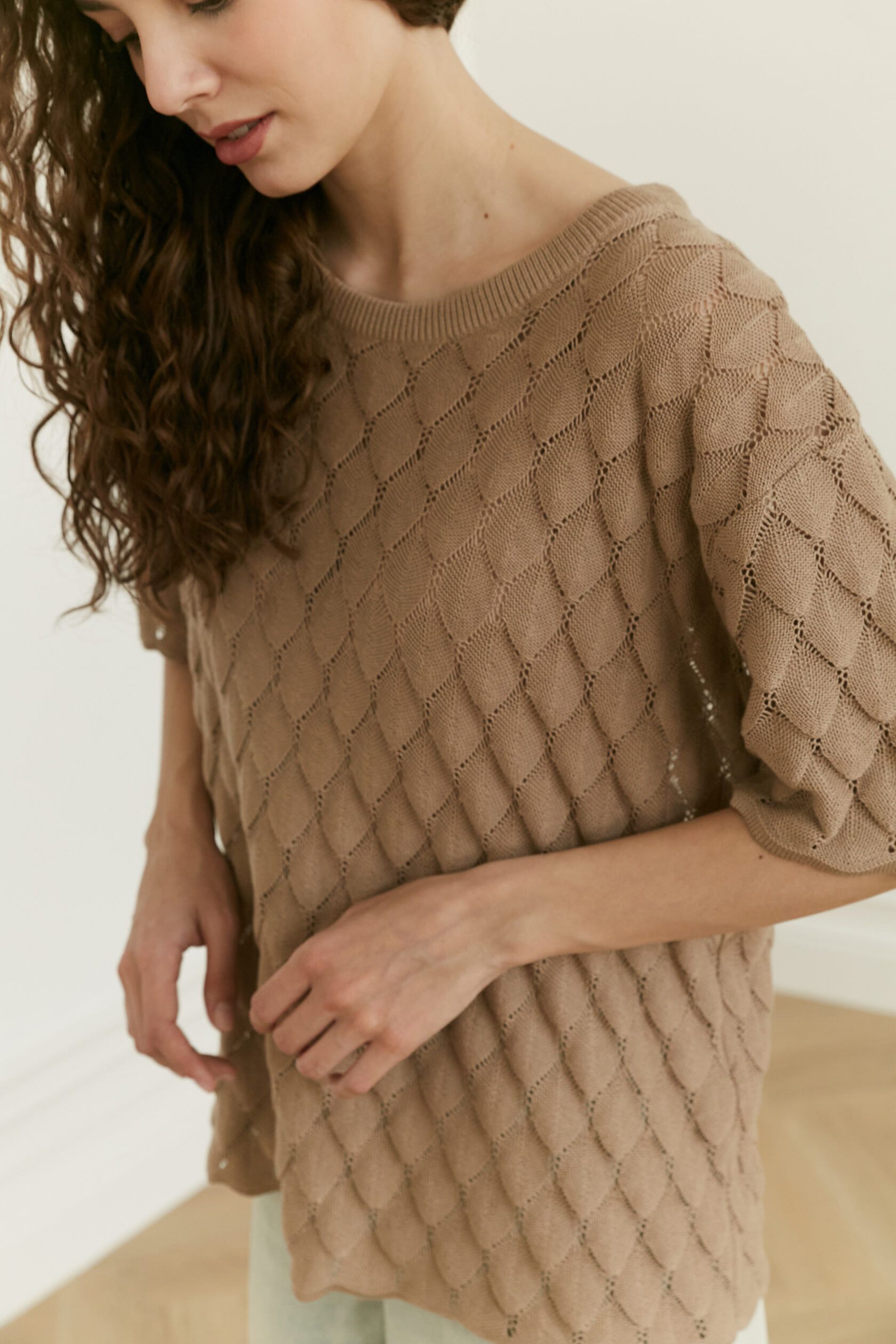 Футболка трикотажная ажур Листочки капучино М-L