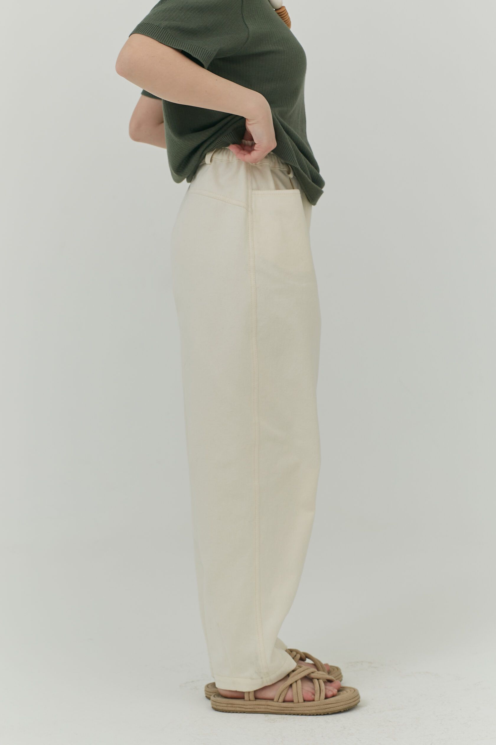 Джинсы-бананы молочный L