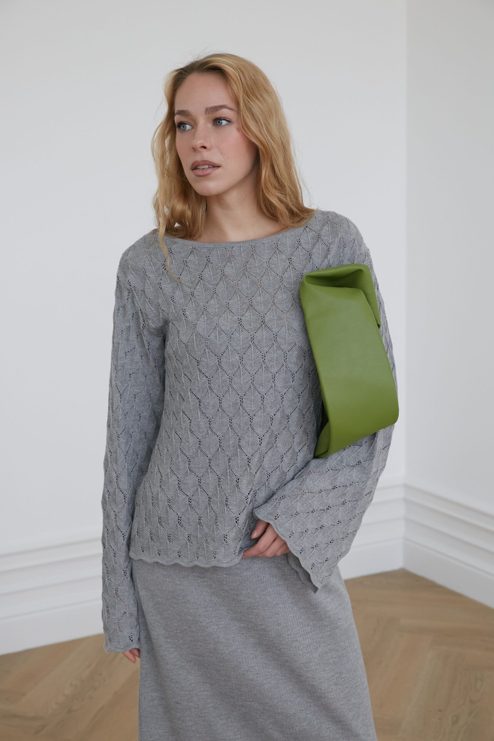 Лонгслив трикотажный ажур Листочки серый S-M