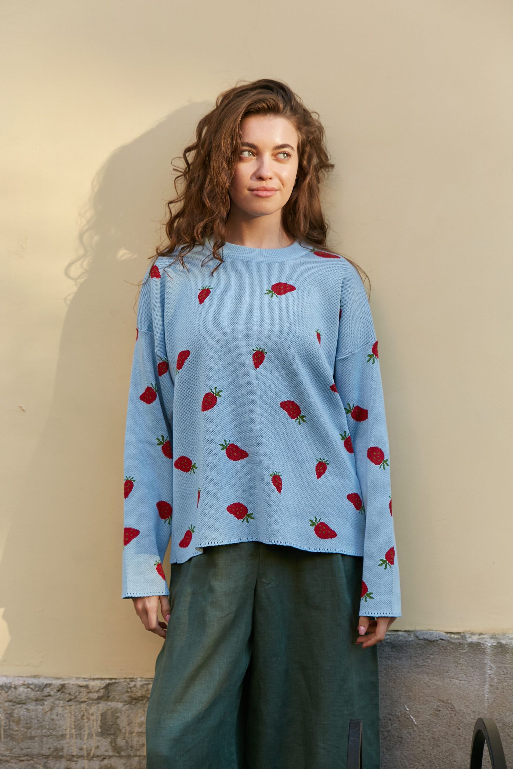 Свитер Клубнички женский голубой S-L