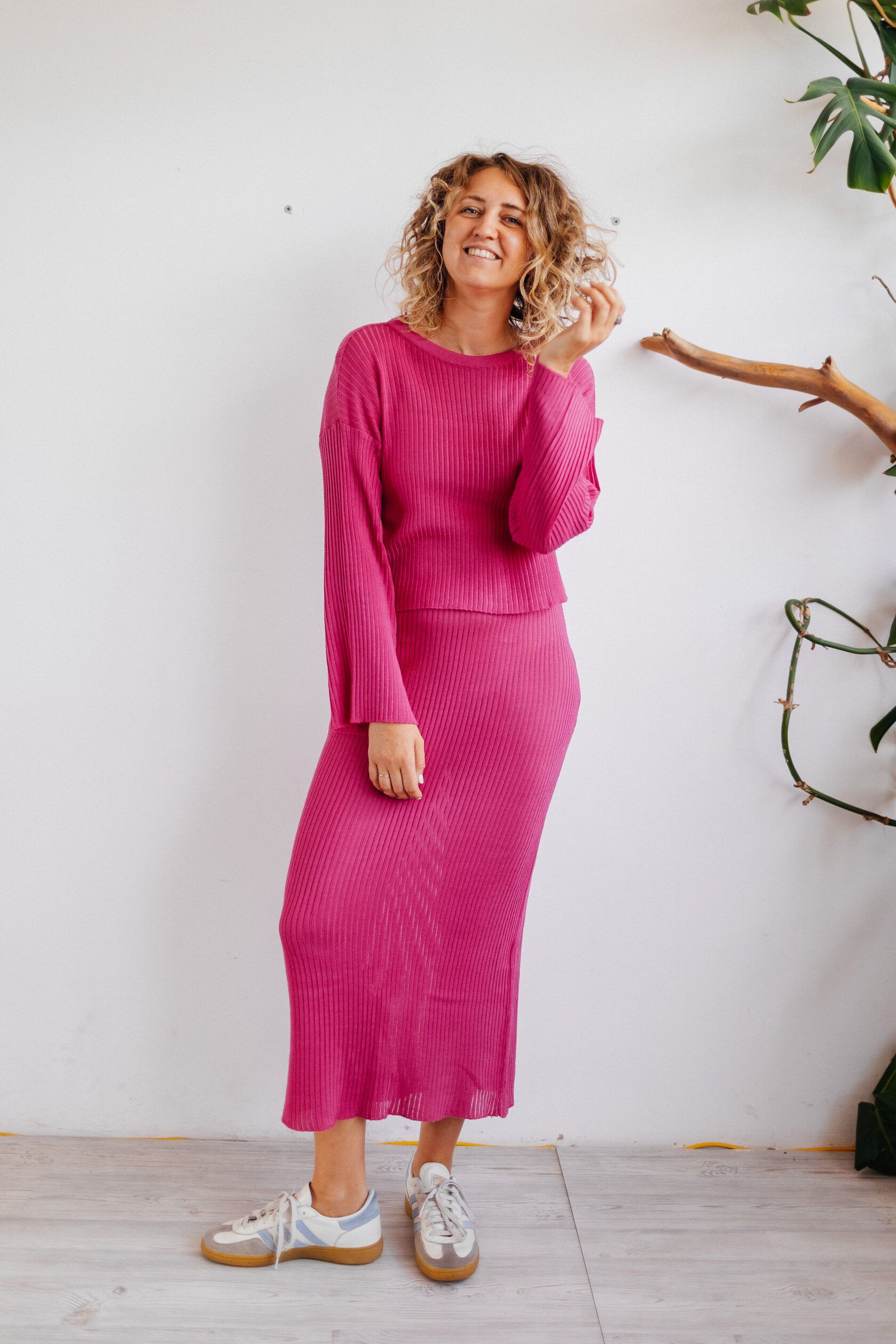 Юбка трикотажная в рубчик миди фуксия M-L