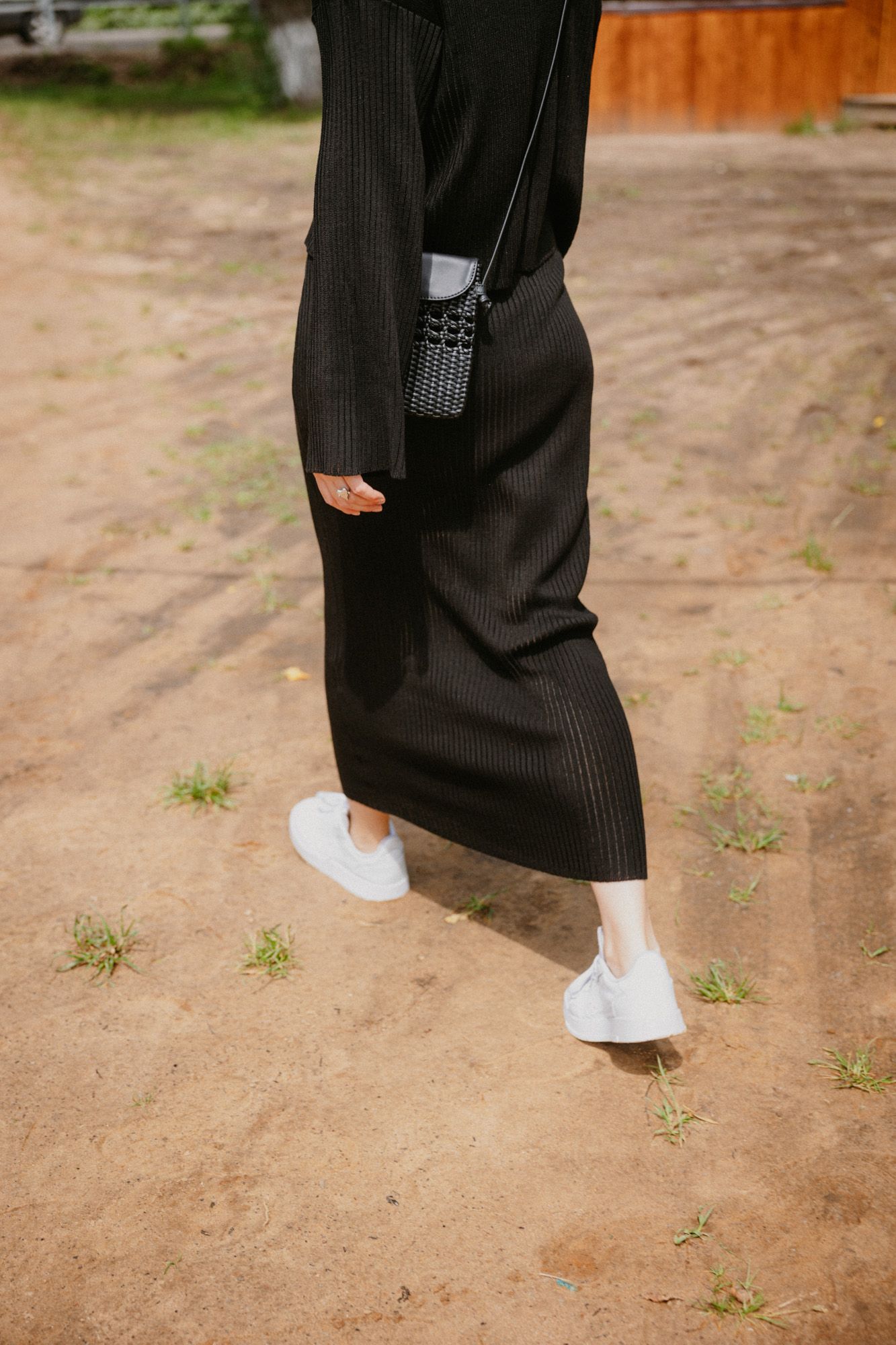 Юбка трикотажная в рубчик миди черный S-M