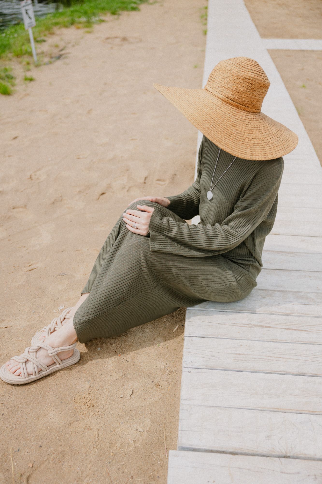 Юбка трикотажная в рубчик миди хаки S-M