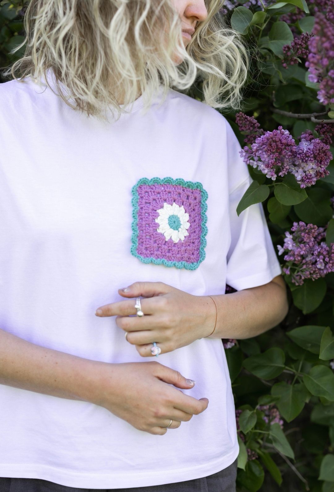 Футболка женская оверсайз с декором белая oversize