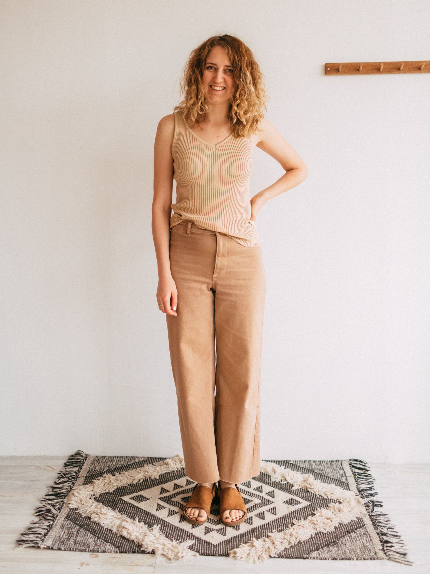 Топ в рубчик V-вырез беж L