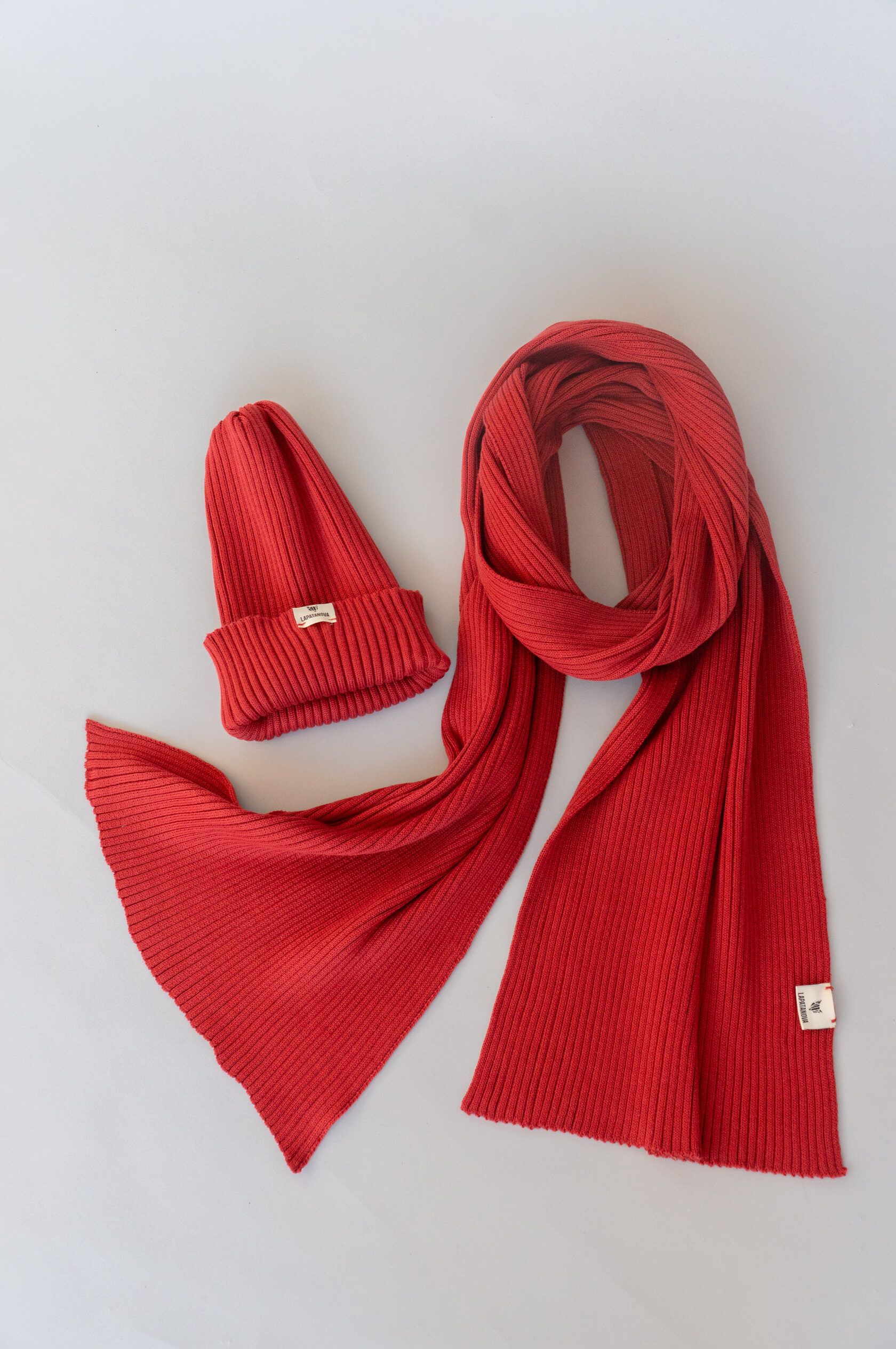 Шарф взрослый алый undefined