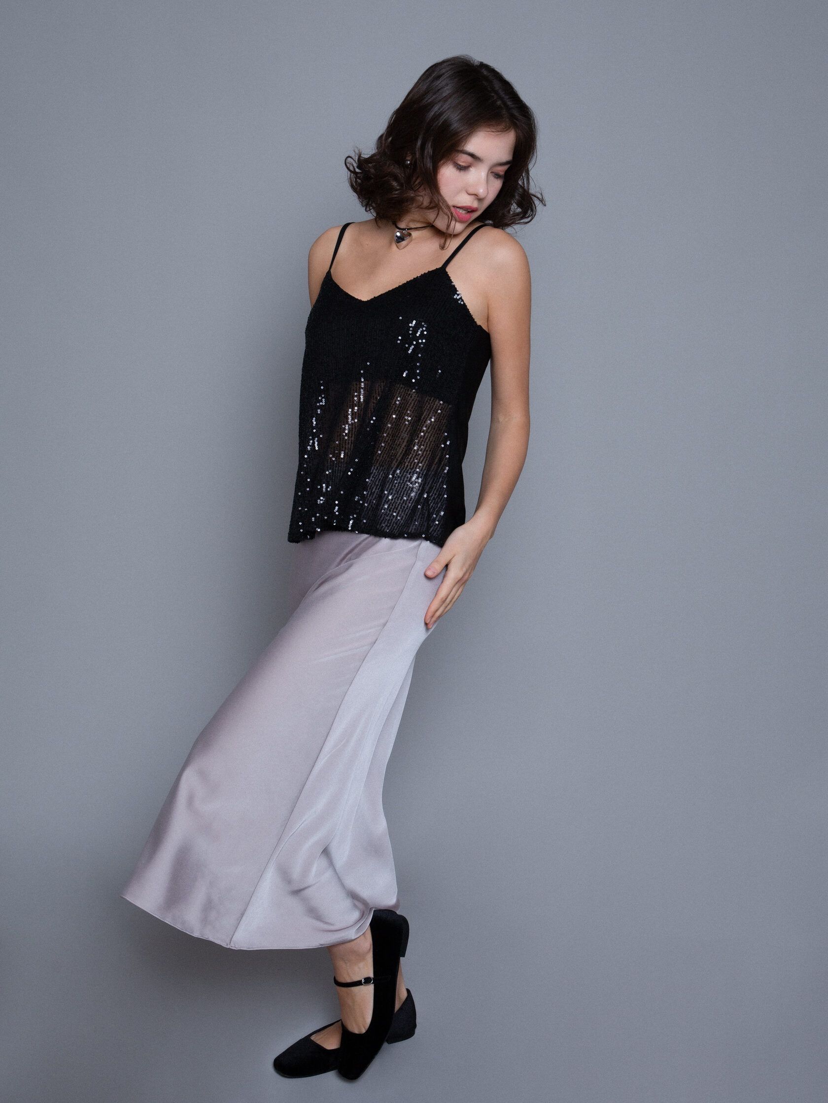 Топ на бретелях в пайетках черный L