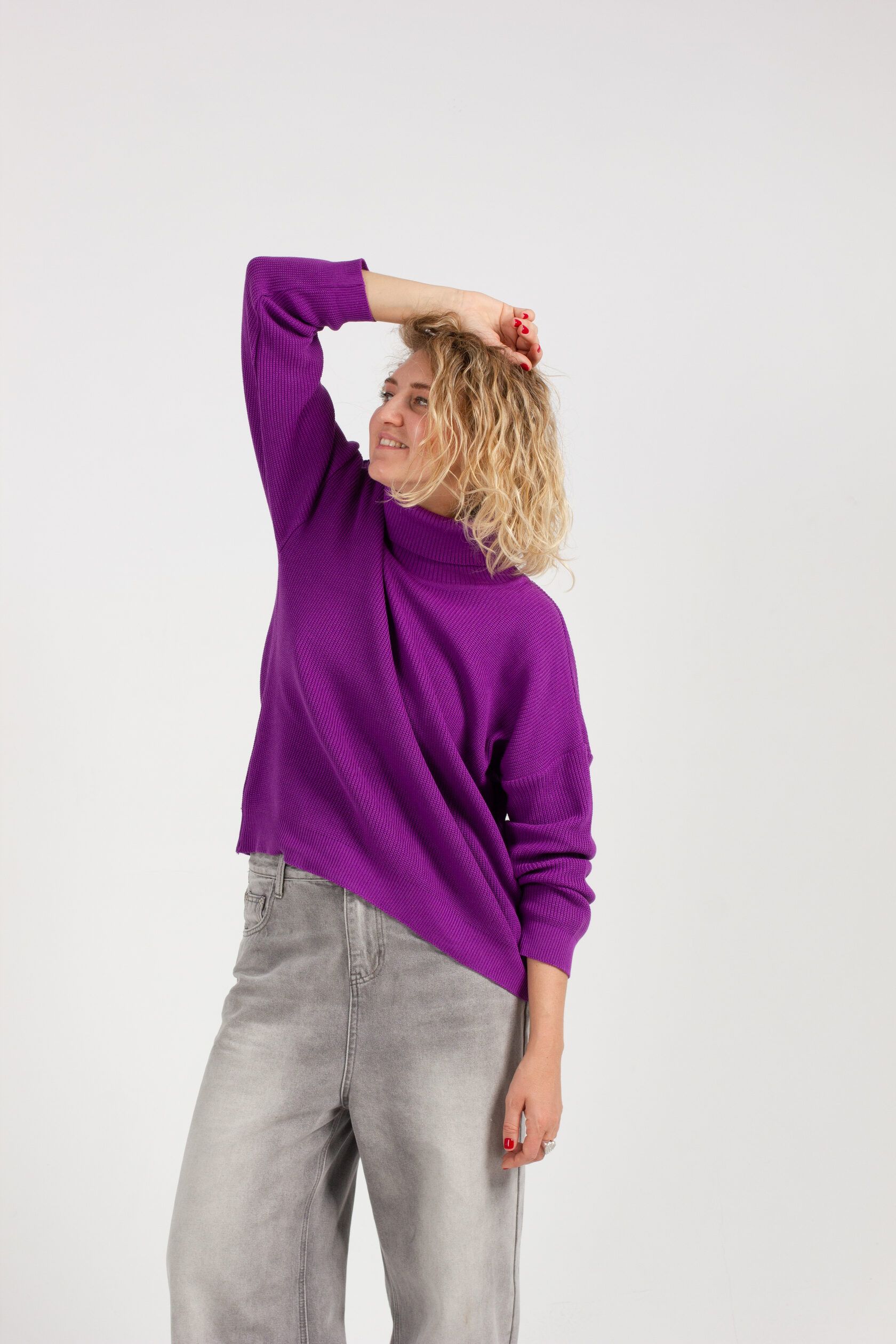 Свитер с горлом ежевика L