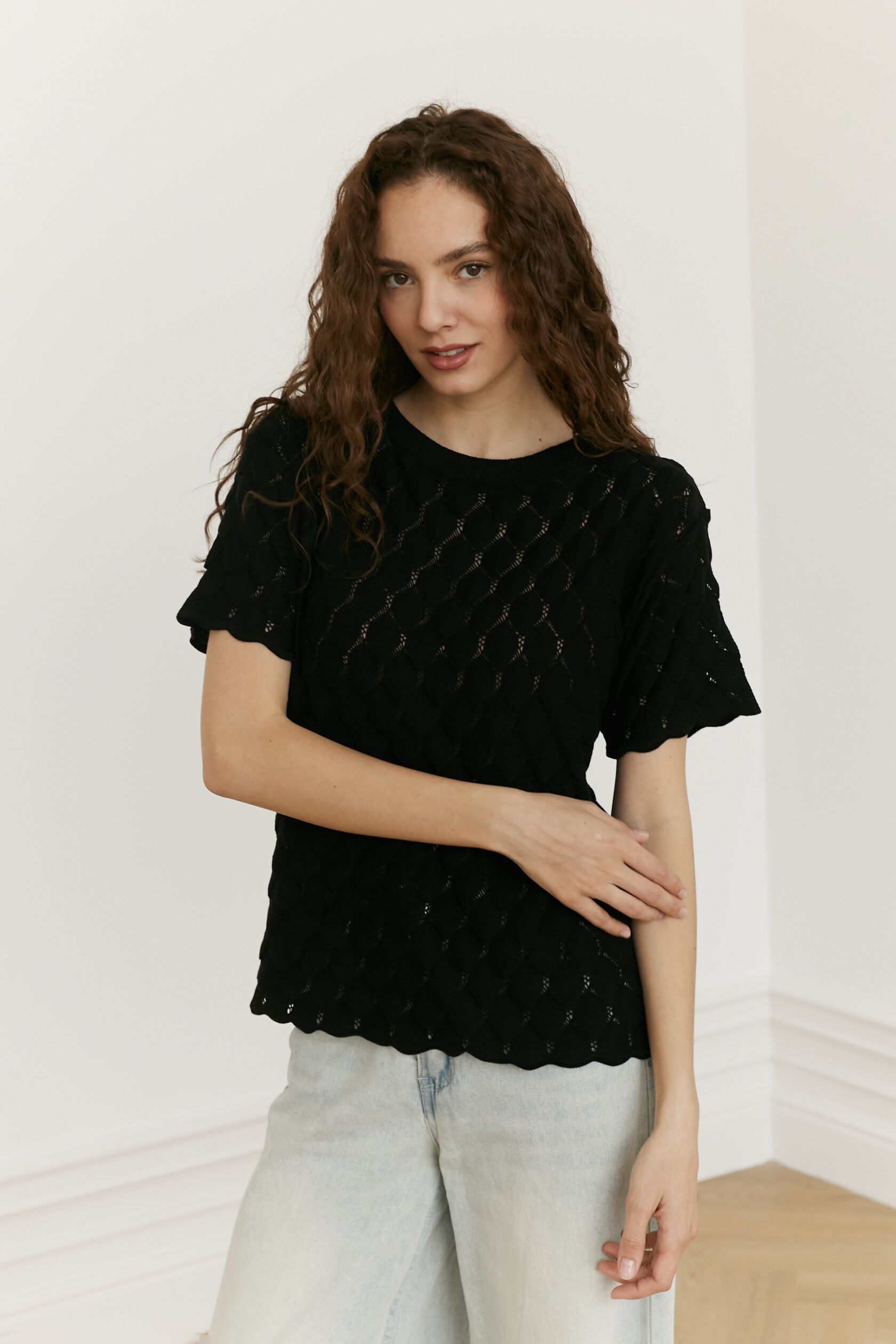 Футболка трикотажная ажур Листочки черный М-L