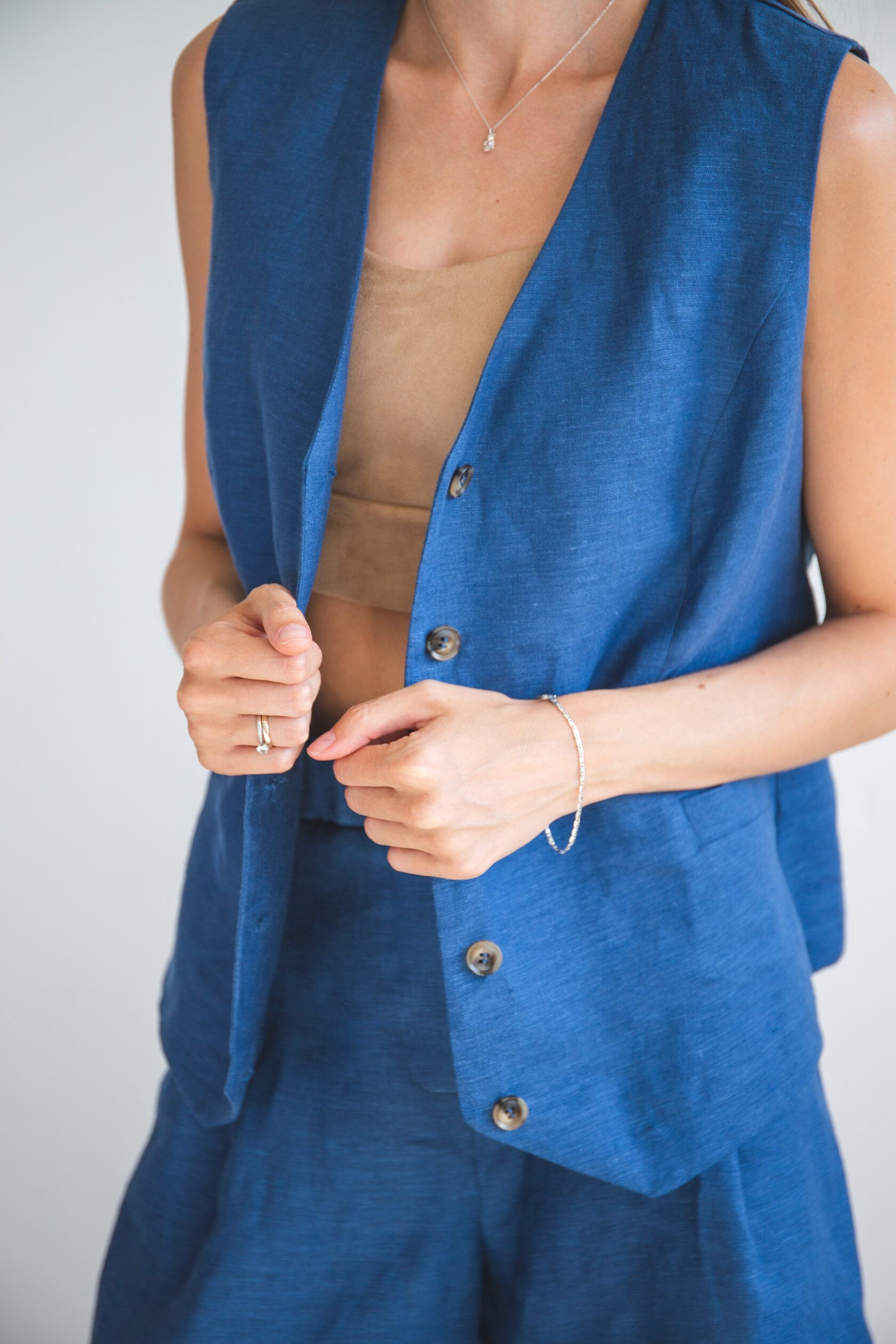 Жилет льняной синий XS-S