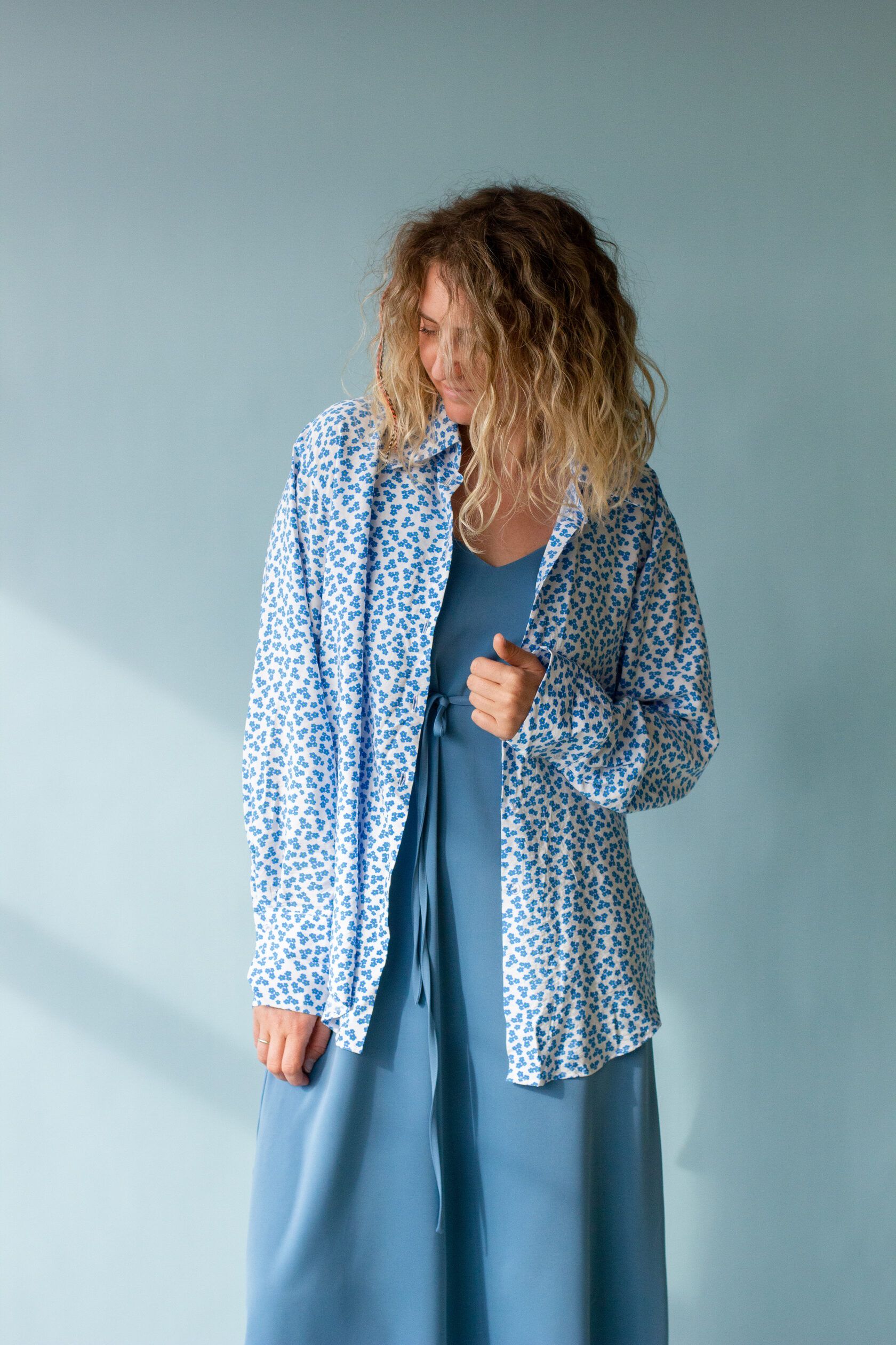 Рубашка женская вискоза незабудки one size