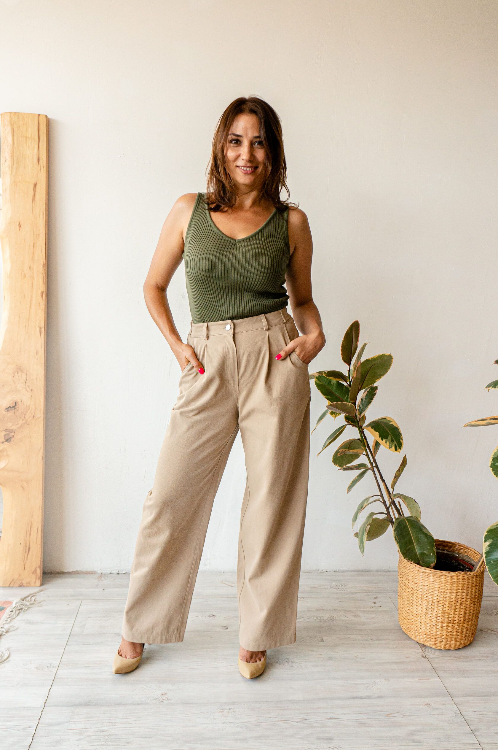 Топ в рубчик V-вырез хаки L