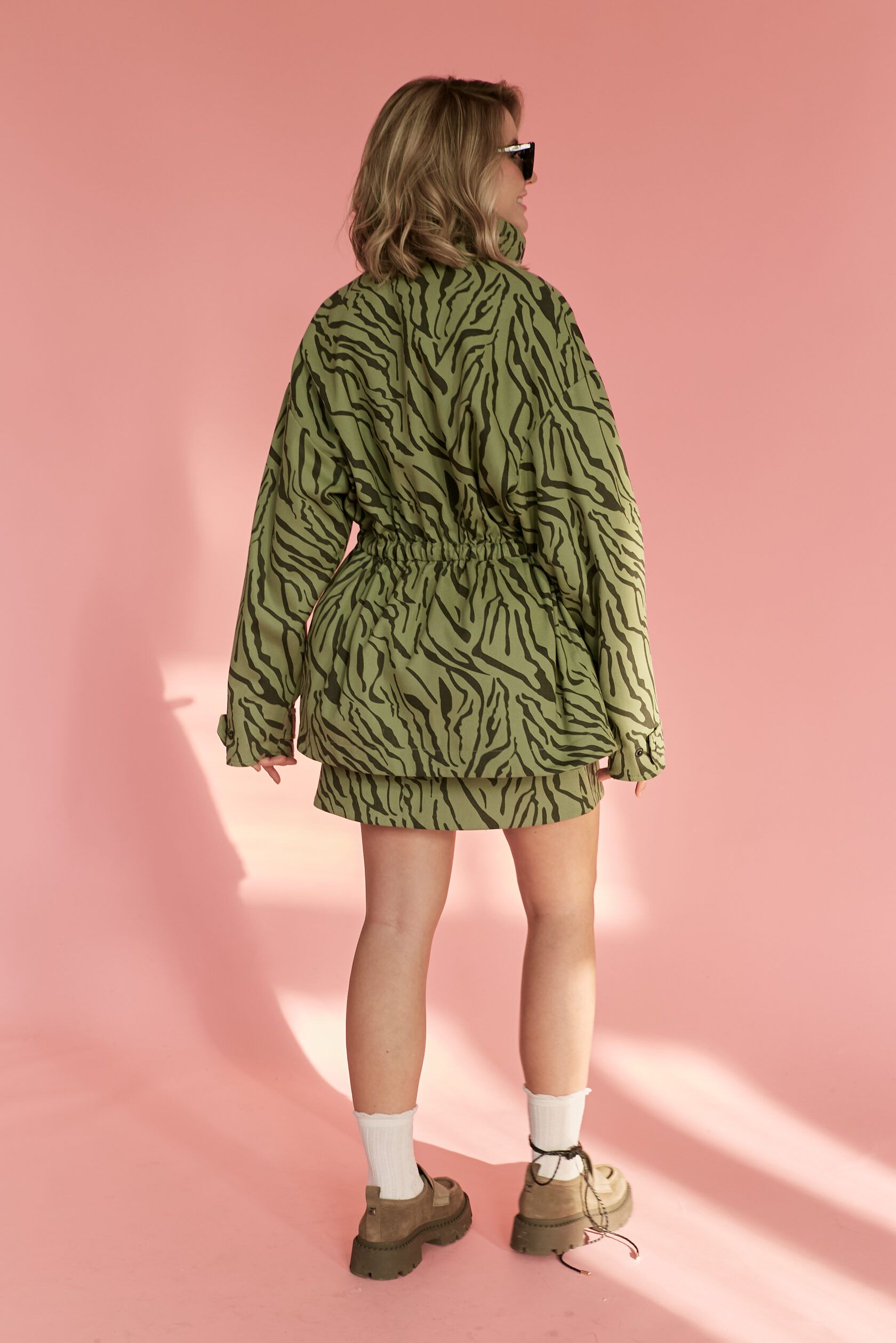 Парка английская олива с принтом зебра M-L