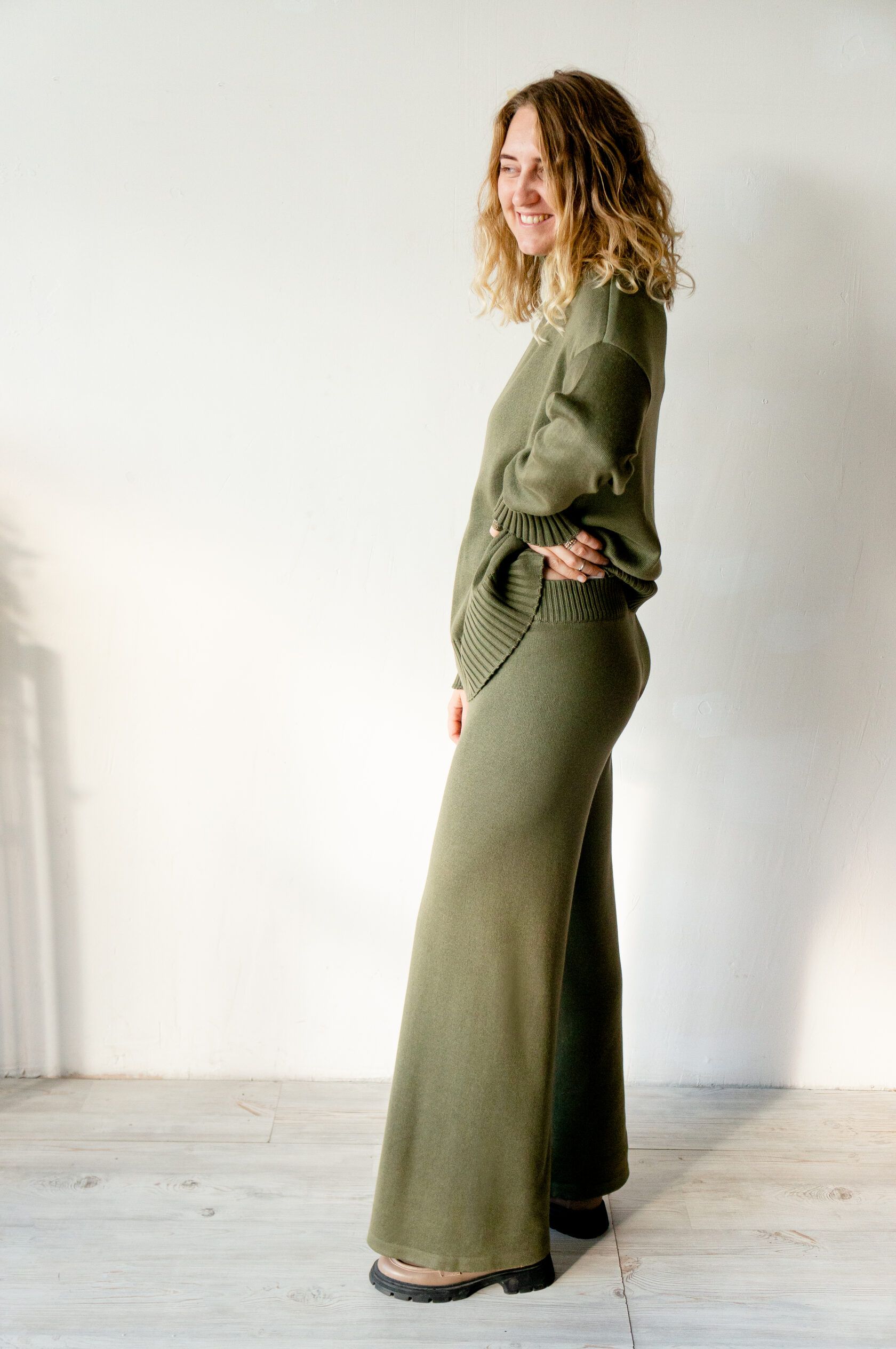 Брюки трикотаж хаки M-L