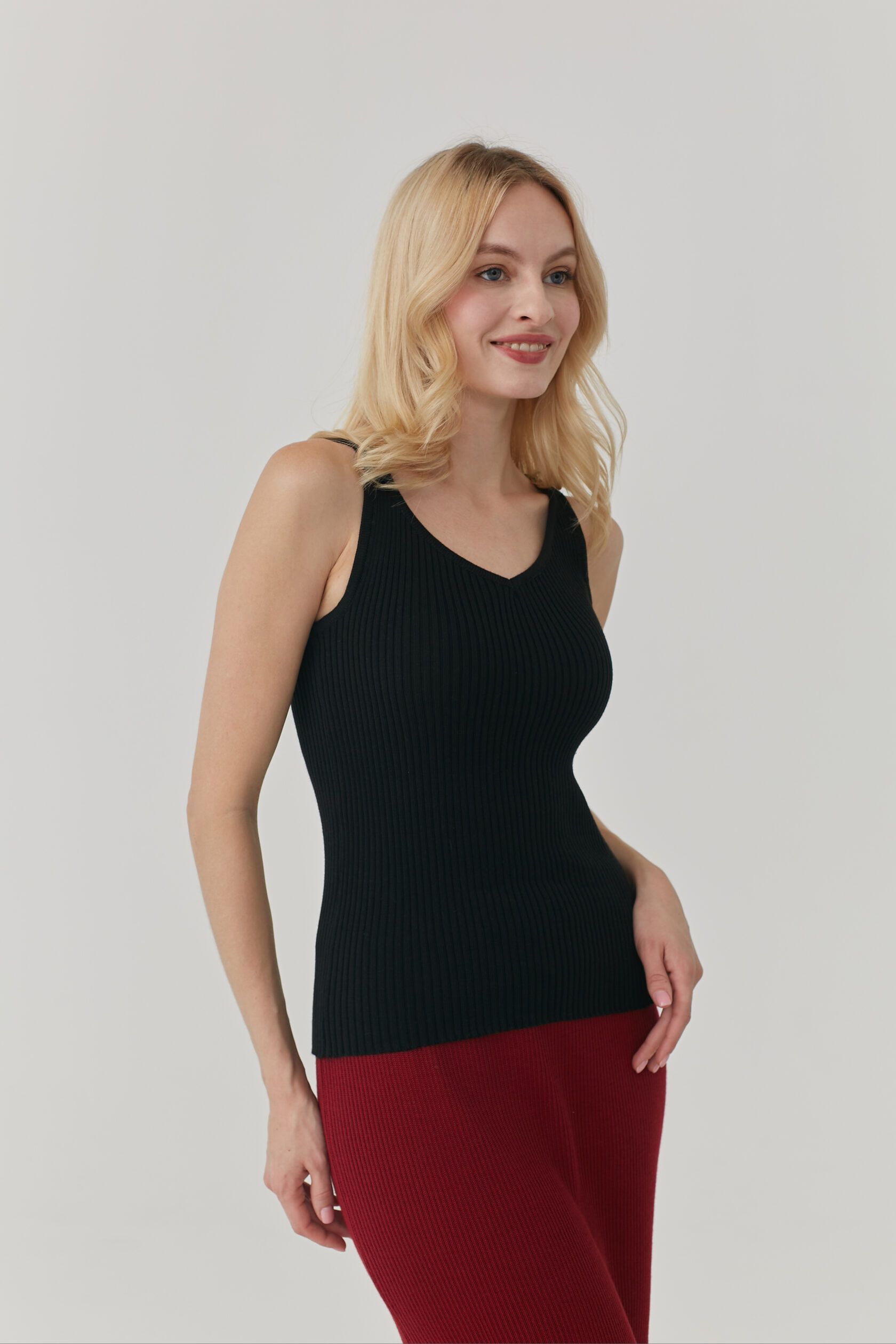 Топ в рубчик V-вырез черный S