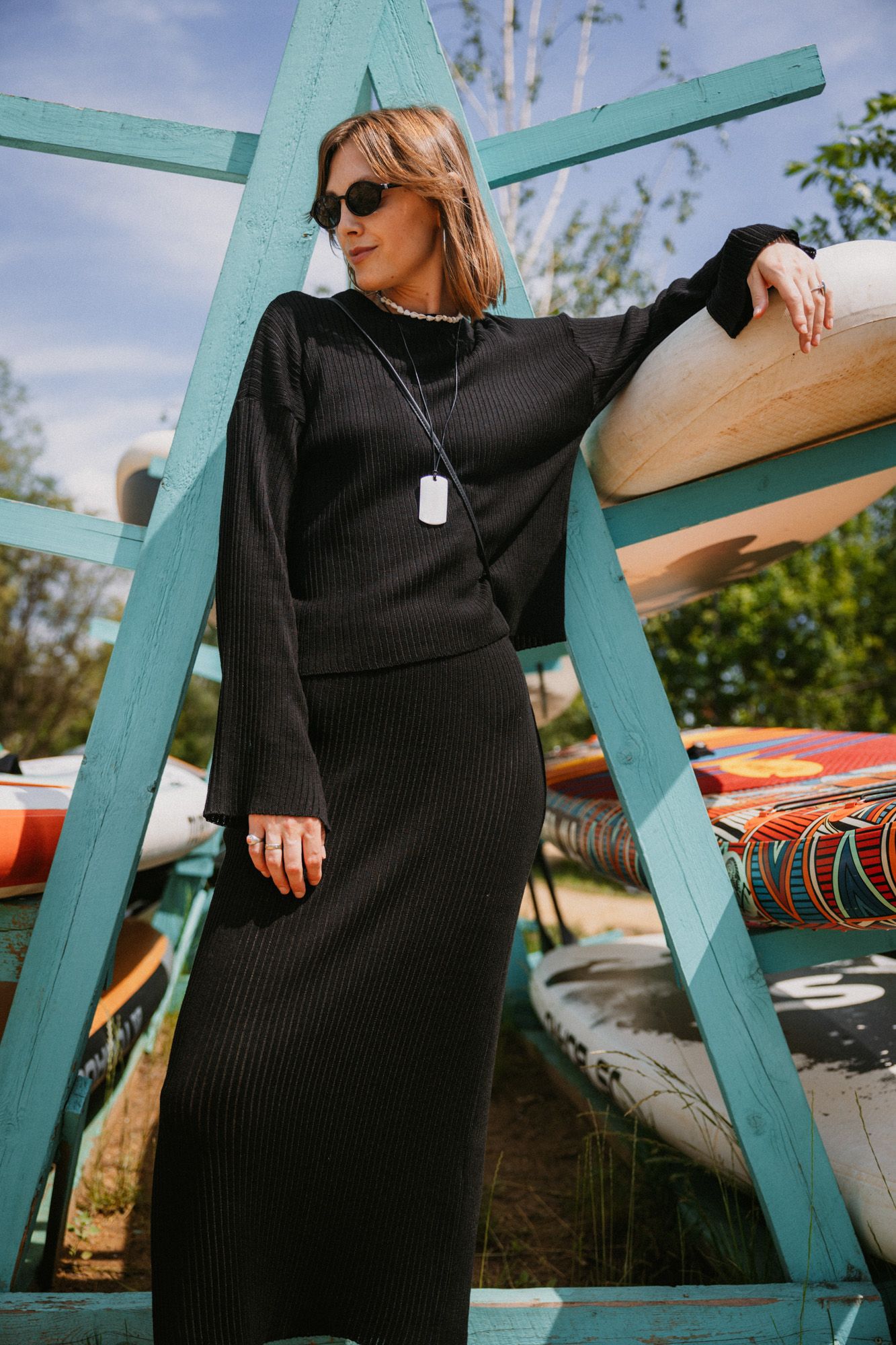 Джемпер в рубчик укороченный черный М-L