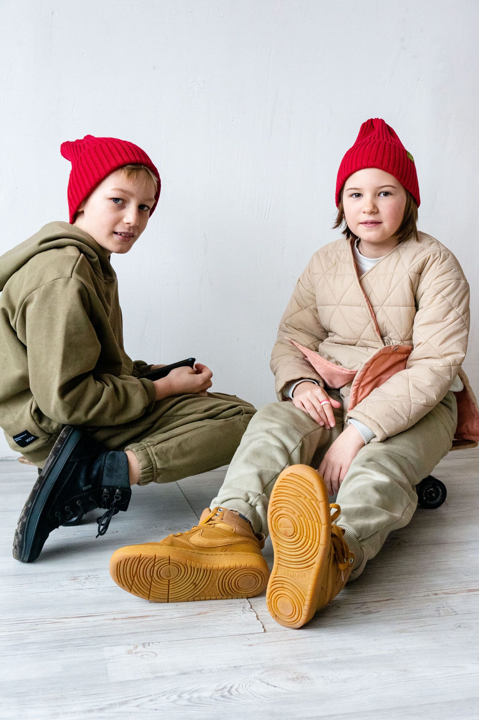 Шапка детская красный L(4-6 лет)