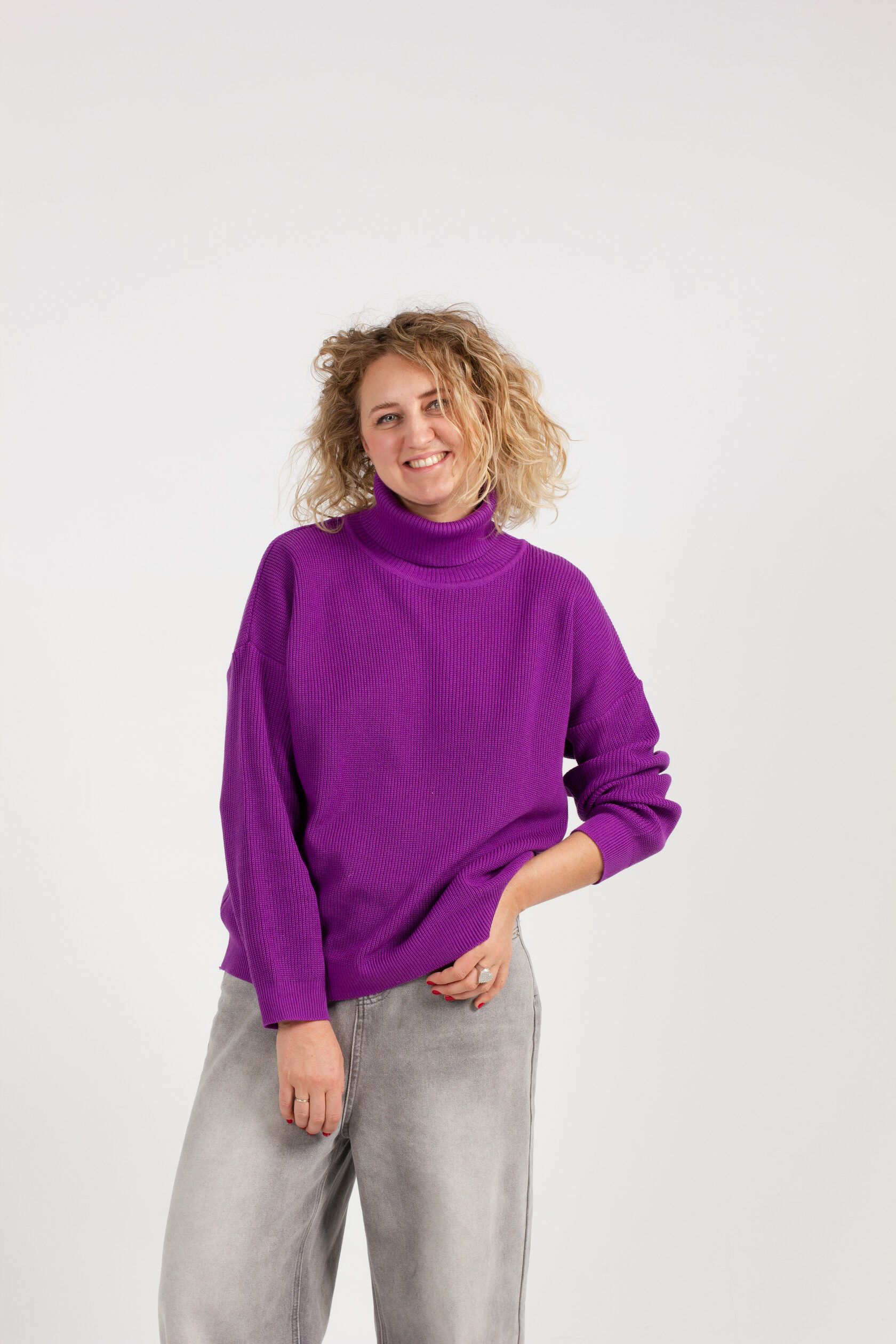 Свитер с горлом ежевика L