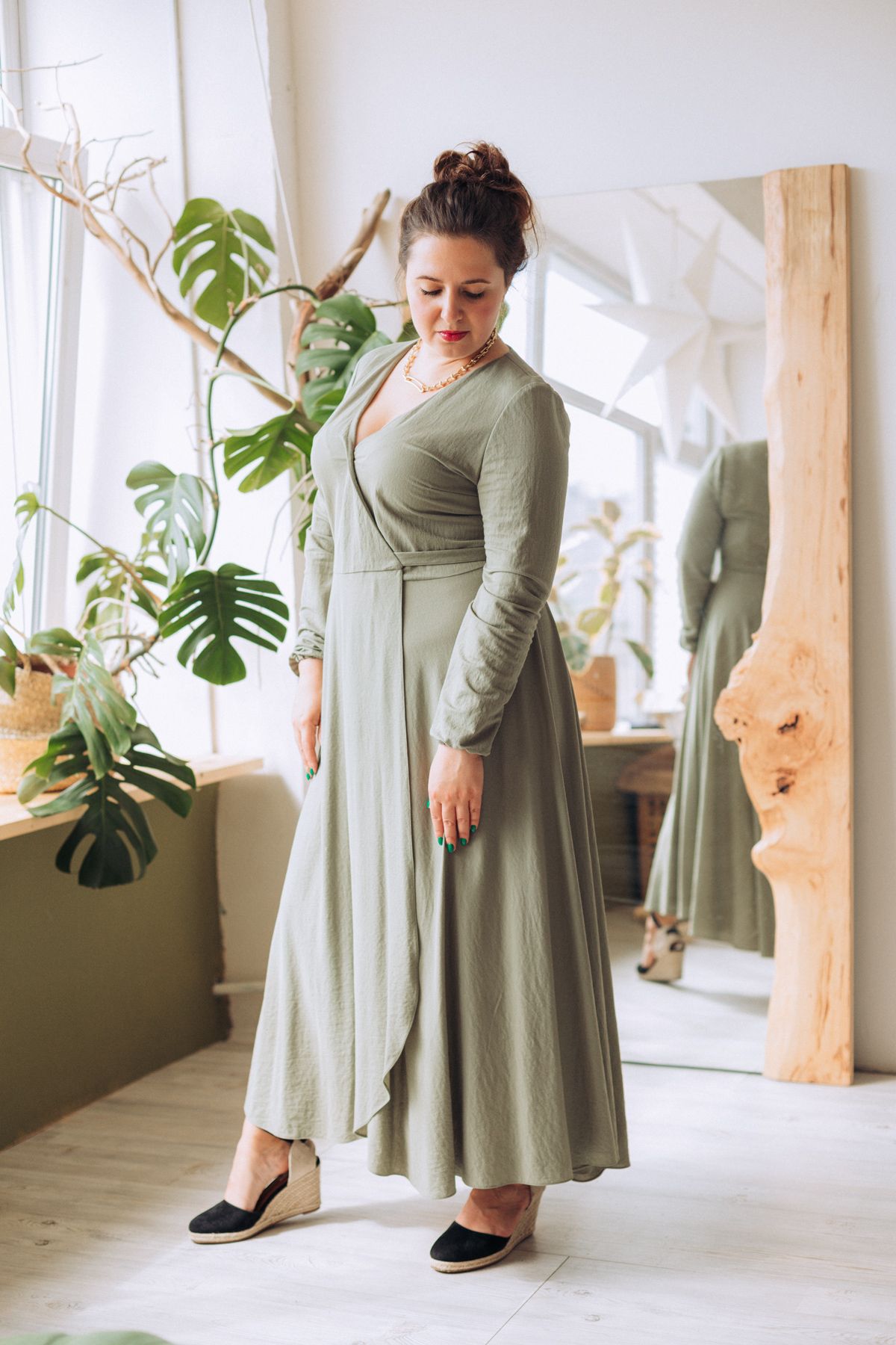 Платье женское на запах олива M