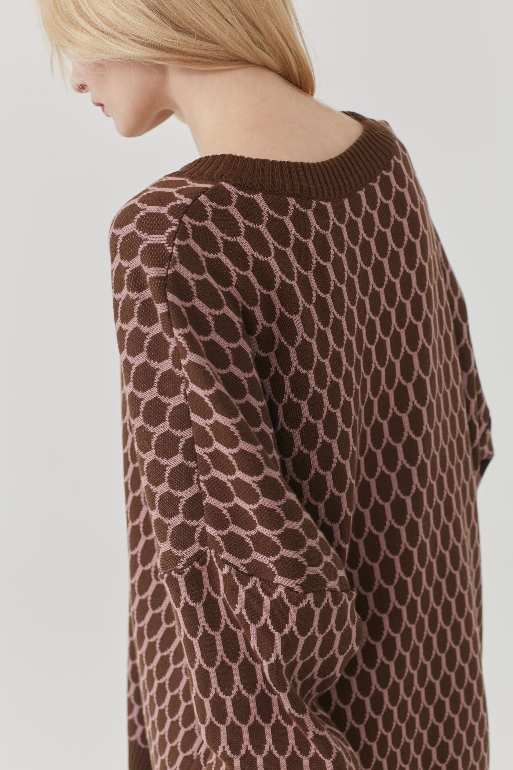 Джемпер Чешуйки оверсайз шоколад one size