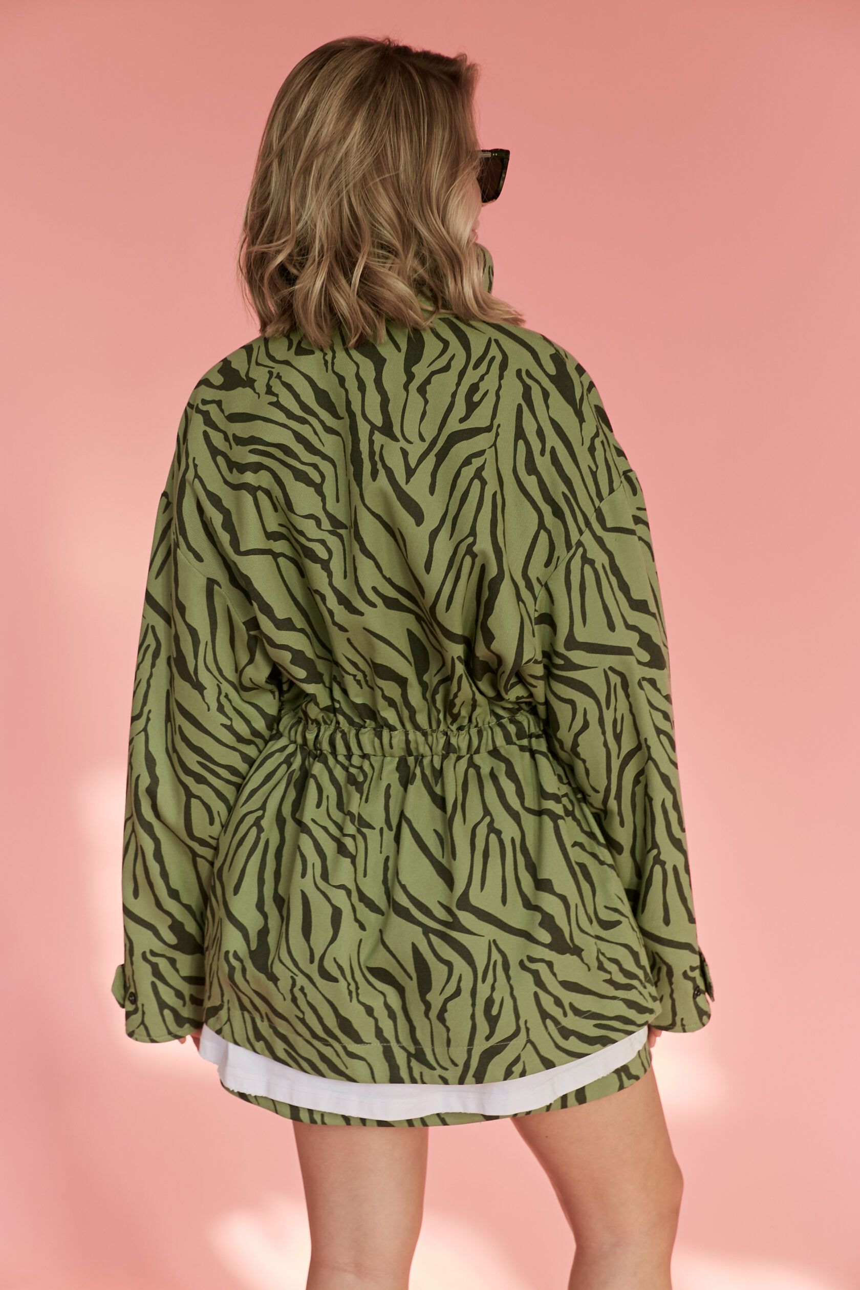 Парка английская олива с принтом зебра M-L