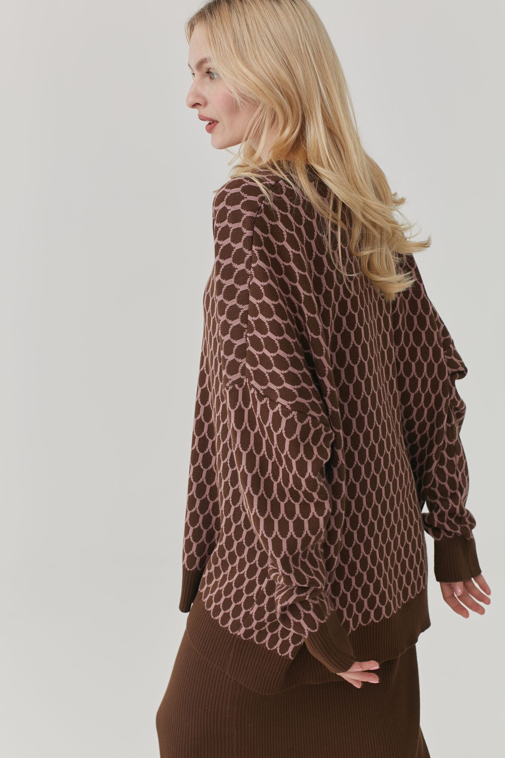 Джемпер Чешуйки оверсайз шоколад one size