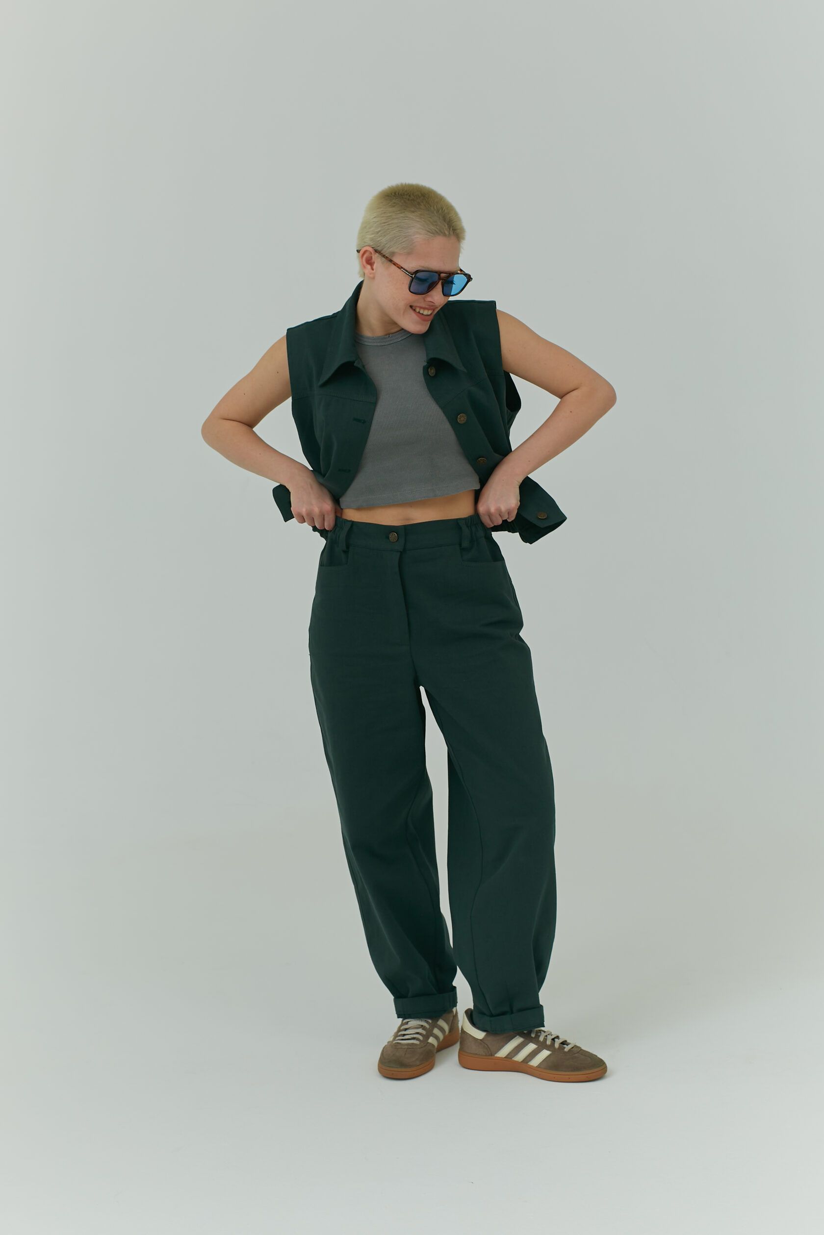 Джинсы-бананы изумруд L