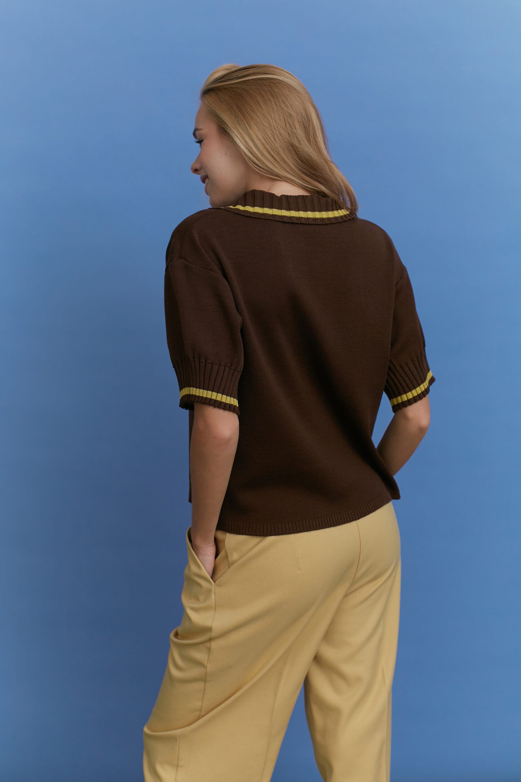 Поло трикотажное шоколадный с липовым M-L